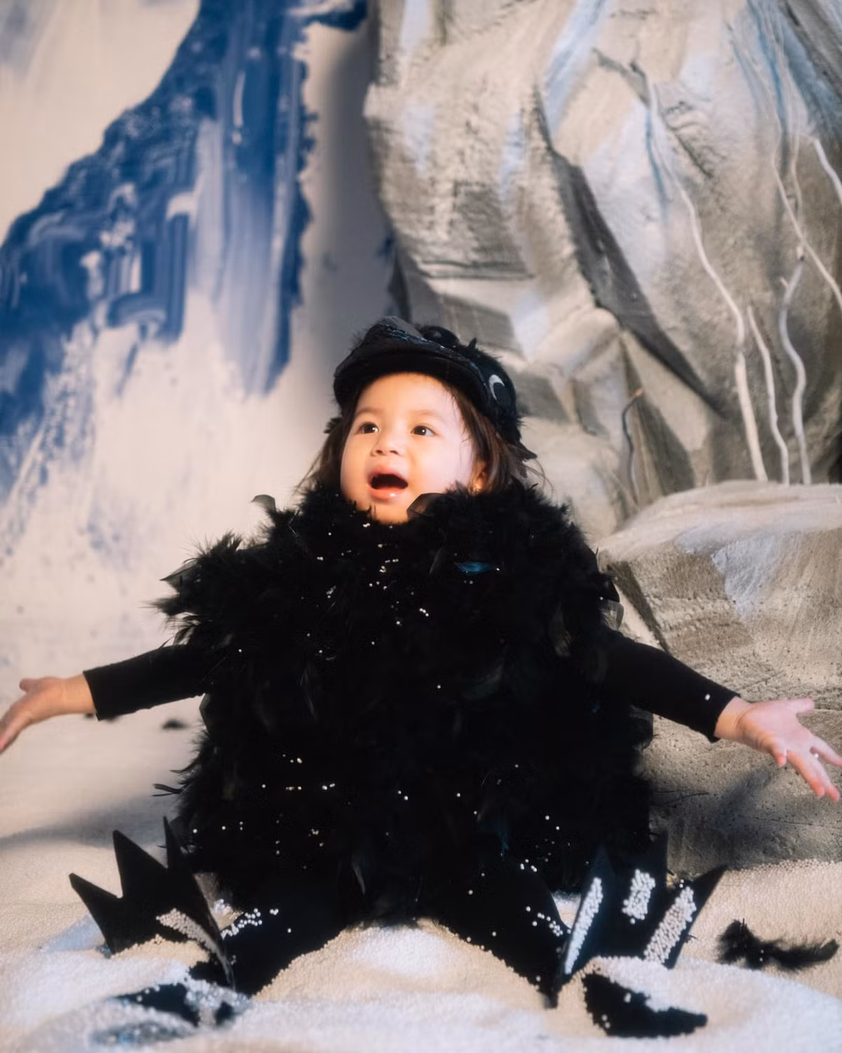 Bé "Thần điêu" đáng yêu nhất mùa Halloween năm nay gọi tên bé Pam với những biểu cảm đáng yêu một cách vô cùng tự nhiên.