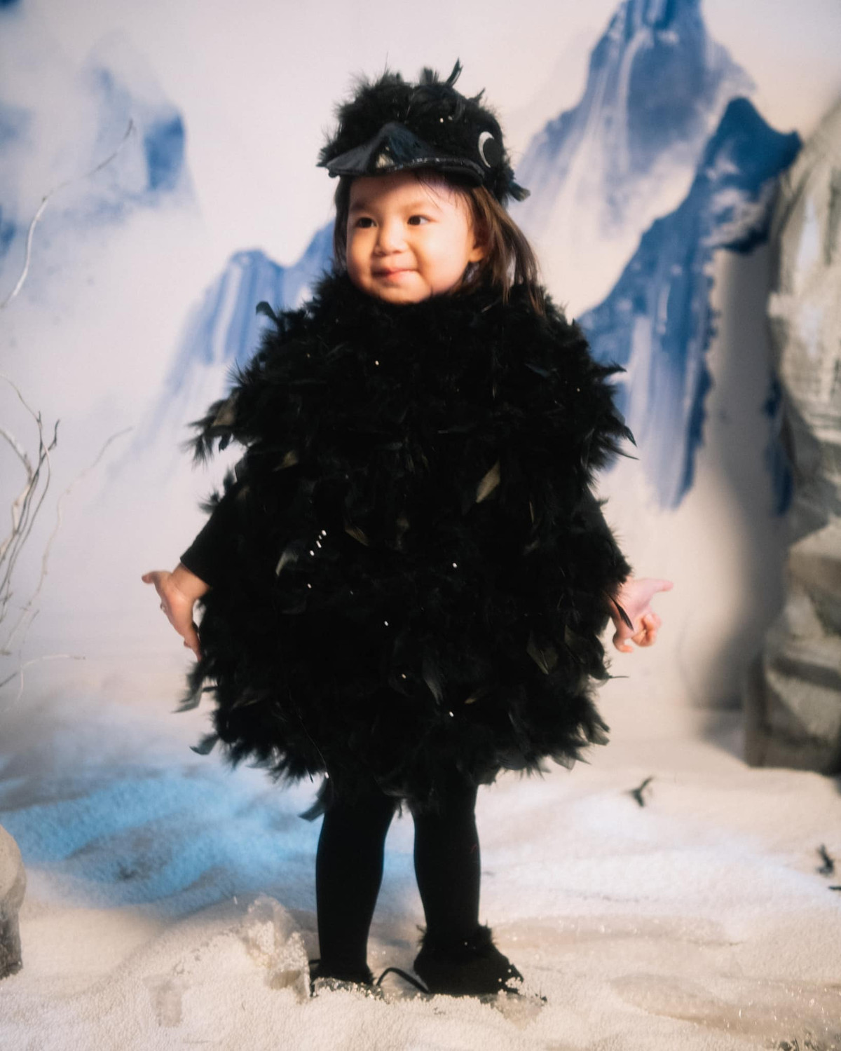 Hiện bộ ảnh vẫn thu hút sự chú ý của những người theo dõi. Dù chỉ mới đăng 2 tiếng nhưng đã thu hút hơn 106.000 lượt yêu thích cũng hàng nghìn bình luận trên MXH. (Ảnh: FBNV)