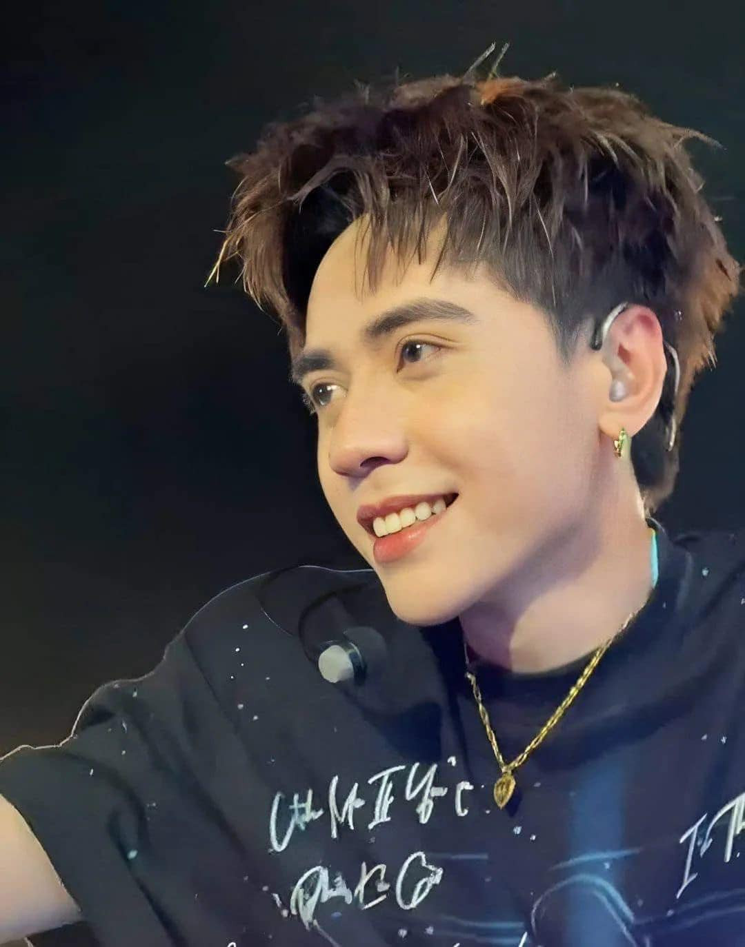 Tuy nhiên tên tuổi của chàng trai người Huế chỉ thực sự bật lên khi đến năm 2021, ca khúc Dễ Đến Dễ Đi bất ngờ gây sốt và trở thành một trào lưu trên TikTok tại Thái Lan.