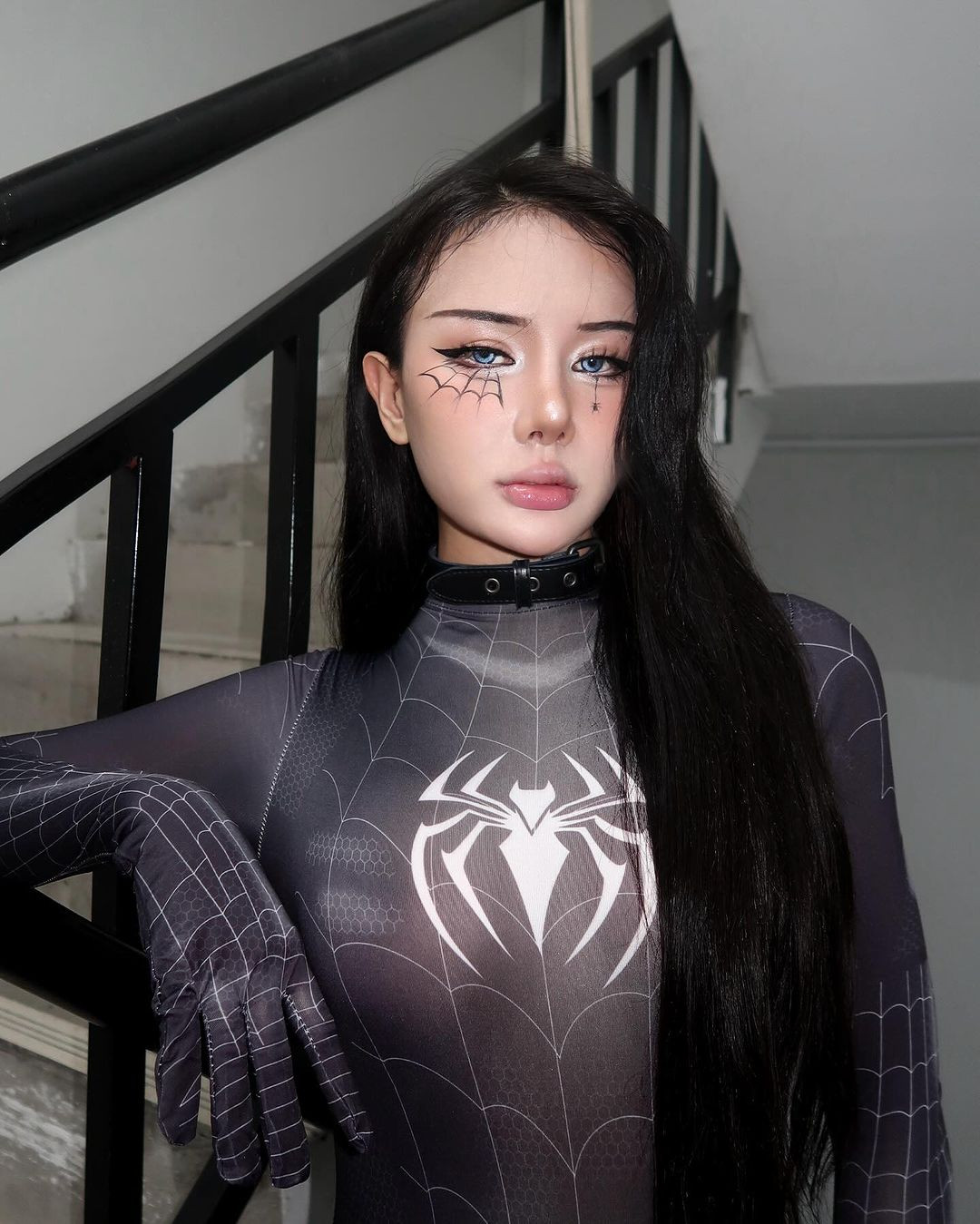 Màn hóa trang này của Xuân Ca nhận về nhiều lời khen: "Chú nhện này bắn tim phải không", "nhức nách chị ơi", "saoo mà xinhh dữ dạ chời. Bias của em".