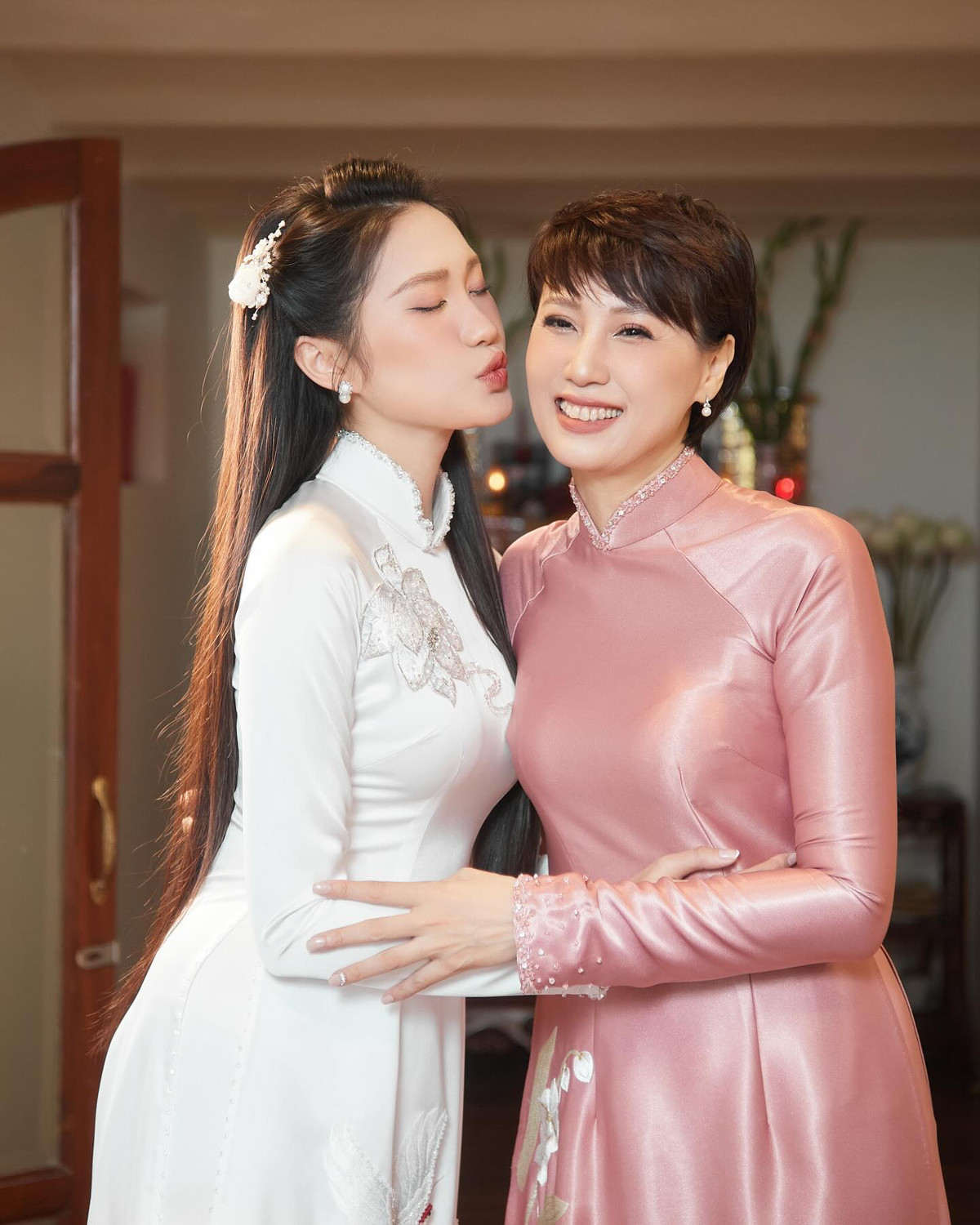 Doãn Hải My tâm sự: "Thỉnh thoảng My rất thích tua ngược thời gian qua các bức hình hồi nhỏ. Hồi trước xem thì thích thú lắm, chỉ là xem bản thân mình hồi bé thôi. Nhưng kể từ ngày có Lúa (con của Doãn Hải My và Đoàn Văn Hậu), mình mới thấy bồi hồi. Đúng là có con thì mới hiểu hết lòng cha mẹ khi bản thân cũng trải qua hành trình mang bầu, vượt cạn, nuôi dưỡng và đồng hành cùng con trong các sự kiện thì mới hiểu nỗi vất vả của mẹ mình hồi xưa".