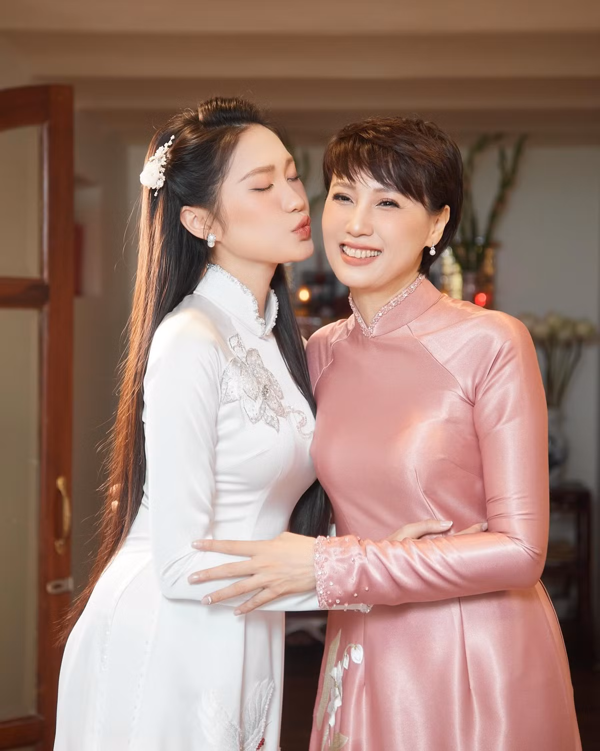 Doãn Hải My tâm sự: "Thỉnh thoảng My rất thích tua ngược thời gian qua các bức hình hồi nhỏ. Hồi trước xem thì thích thú lắm, chỉ là xem bản thân mình hồi bé thôi. Nhưng kể từ ngày có Lúa (con của Doãn Hải My và Đoàn Văn Hậu), mình mới thấy bồi hồi. Đúng là có con thì mới hiểu hết lòng cha mẹ khi bản thân cũng trải qua hành trình mang bầu, vượt cạn, nuôi dưỡng và đồng hành cùng con trong các sự kiện thì mới hiểu nỗi vất vả của mẹ mình hồi xưa".