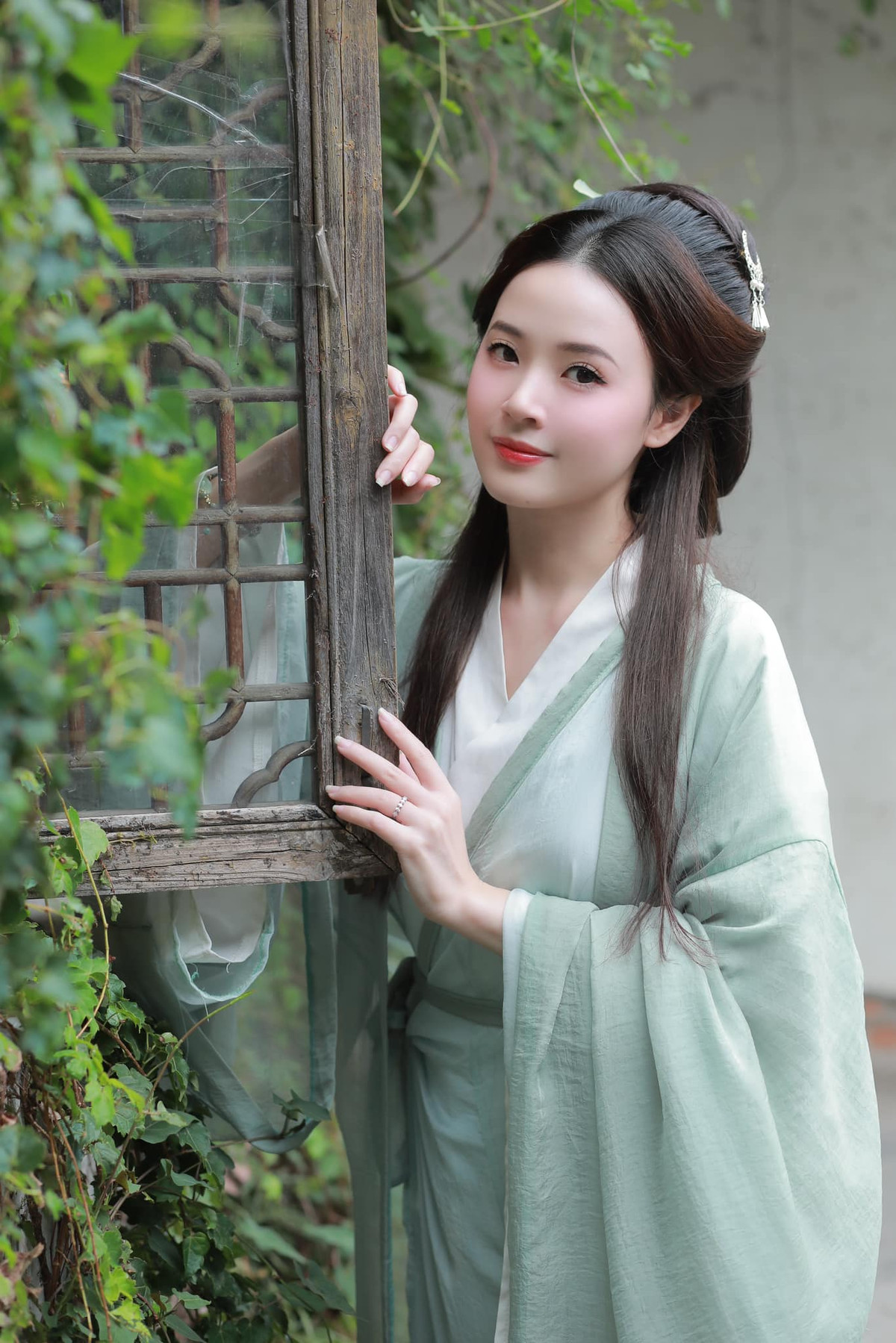 Nhan sắc của cô nàng rất phù hợp với tạo hình này.