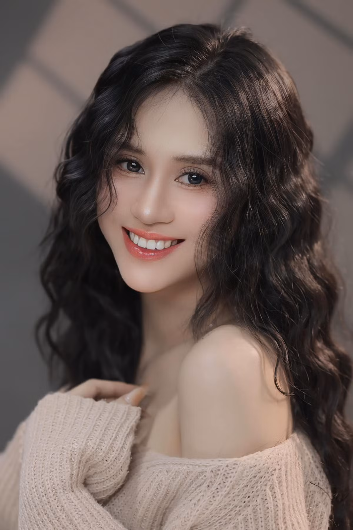 Để duy trì "sức hút", Jee Trần chăm chỉ tham gia các gameshow về ca hát như Nghệ Sĩ Đường Phố, Sao Tìm Sao, Sàn Chiến Giọng Hát, Ai Là Bậc Thầy Chính Hiệu mùa 2… Ngoài ra cô cũng cho ra mắt một số sản phẩm âm nhạc như Cho Em Quên, Yêu Thầm...