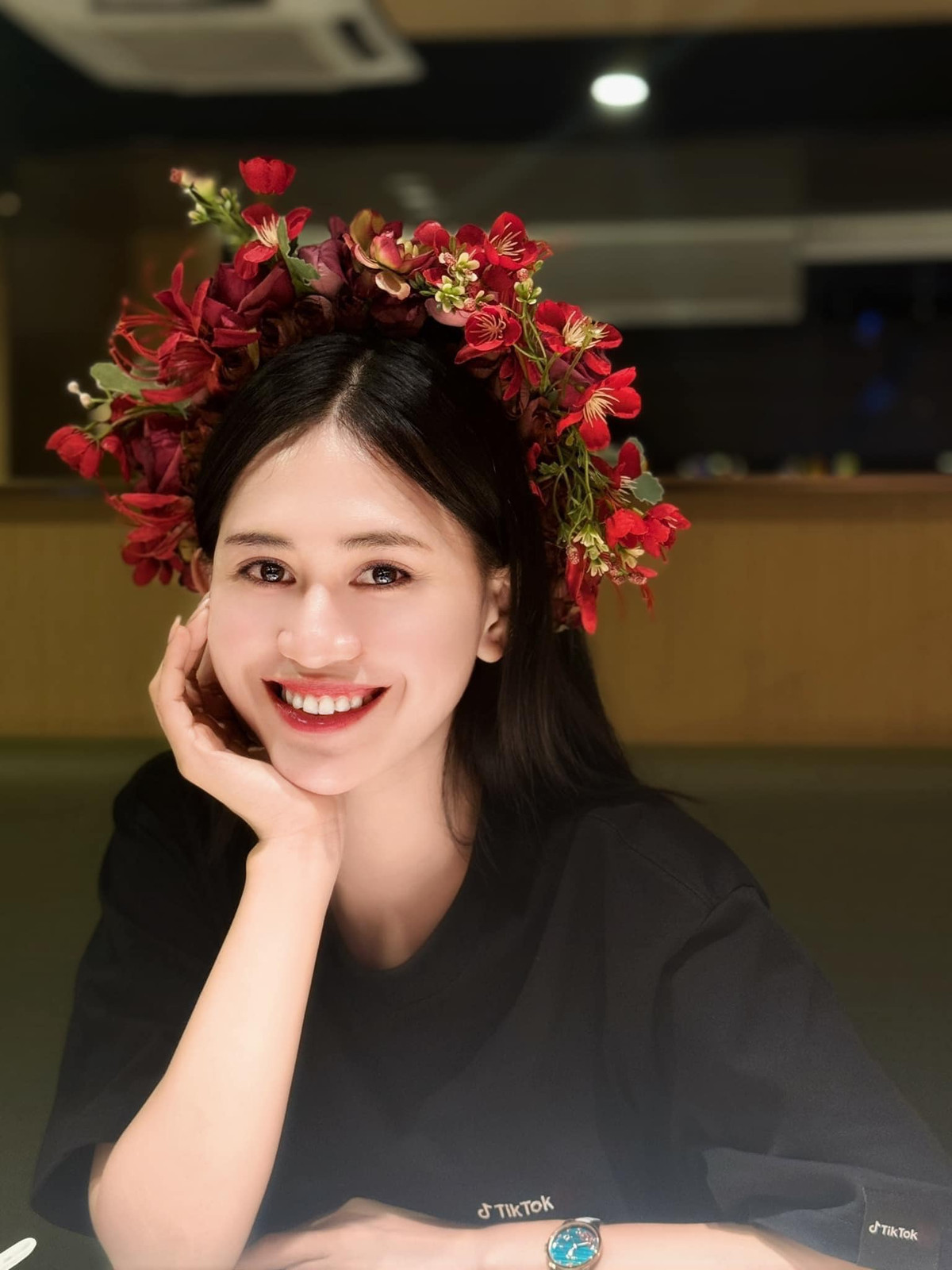 Cố nghệ sĩ Chí Tài, danh ca Thái Châu hay gần đây là ca sĩ Ngọc Sơn từng dành những lời “có cánh” khi nói về chất giọng của Jee Trần.