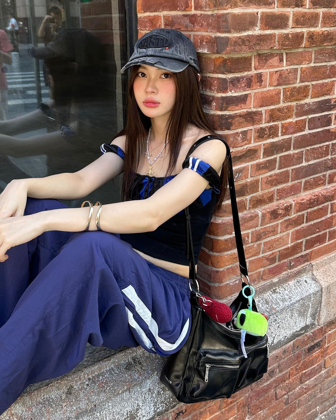 Cô nàng được biết đến nhờ những video review thời trang, cùng phong cách phối đồ ấn tượng.