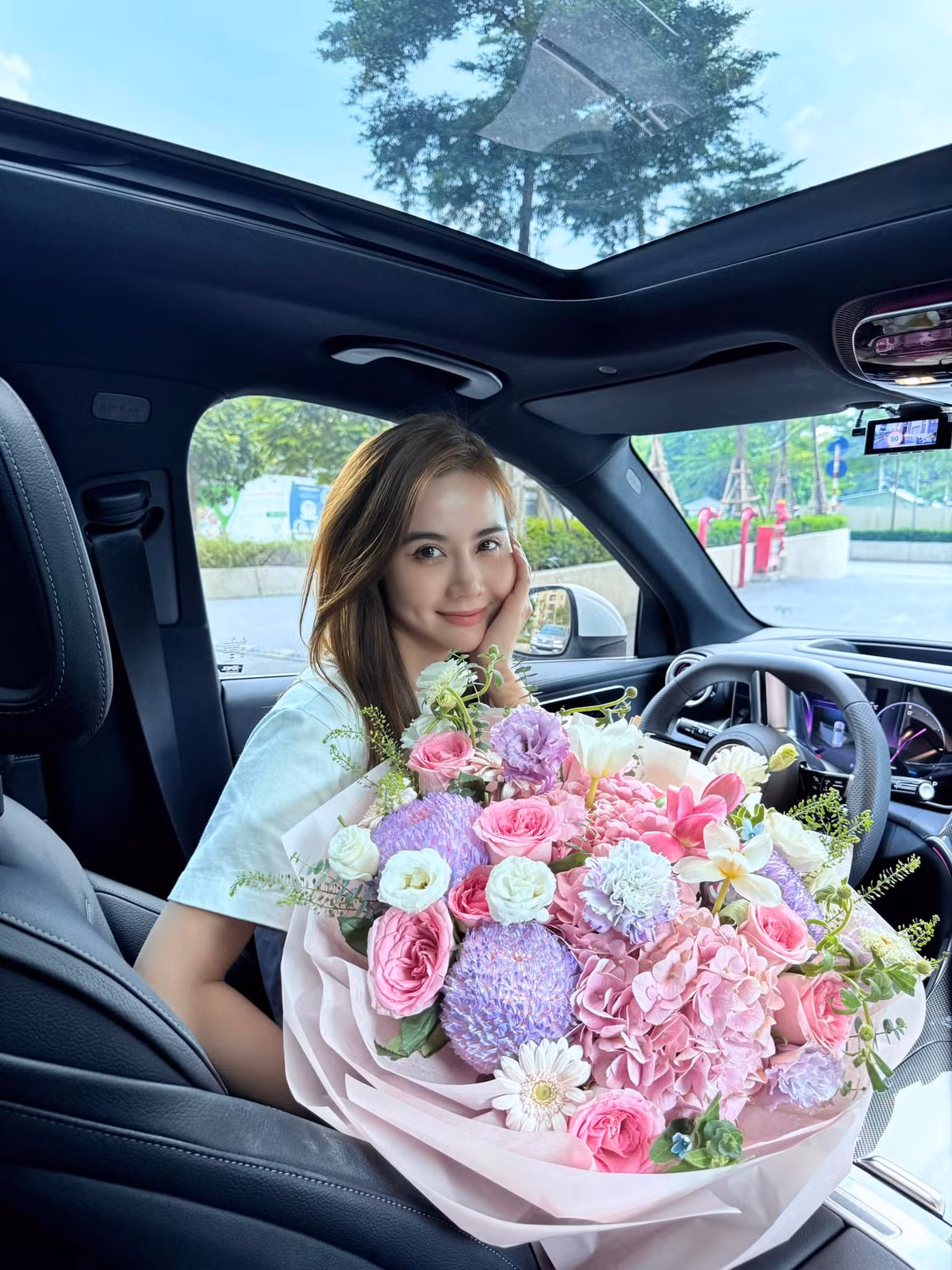 Là một trong những khán giả yêu thích phim truyền hình Việt Nam, khi nhắc đến cái tên Huyền Lizzie không ai là không nhớ đến cô gái có đôi mắt tròn xoe, cặp má phúng phính cùng lối diễn tự nhiên trong loạt series nổi tiếng năm xưa như: Những Phóng Viên Vui Nhộn, Bộ Tứ 10A8, Chạy Trốn Thanh Xuân, Lời Thú Nhận Của Eva,...