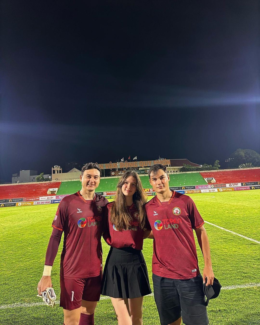 Cô nàng thường đến sân xem anh trai thi đấu, cũng như có mặt trong các trận đấu quan trọng cũng như buổi lễ trao giải của anh trai mình.