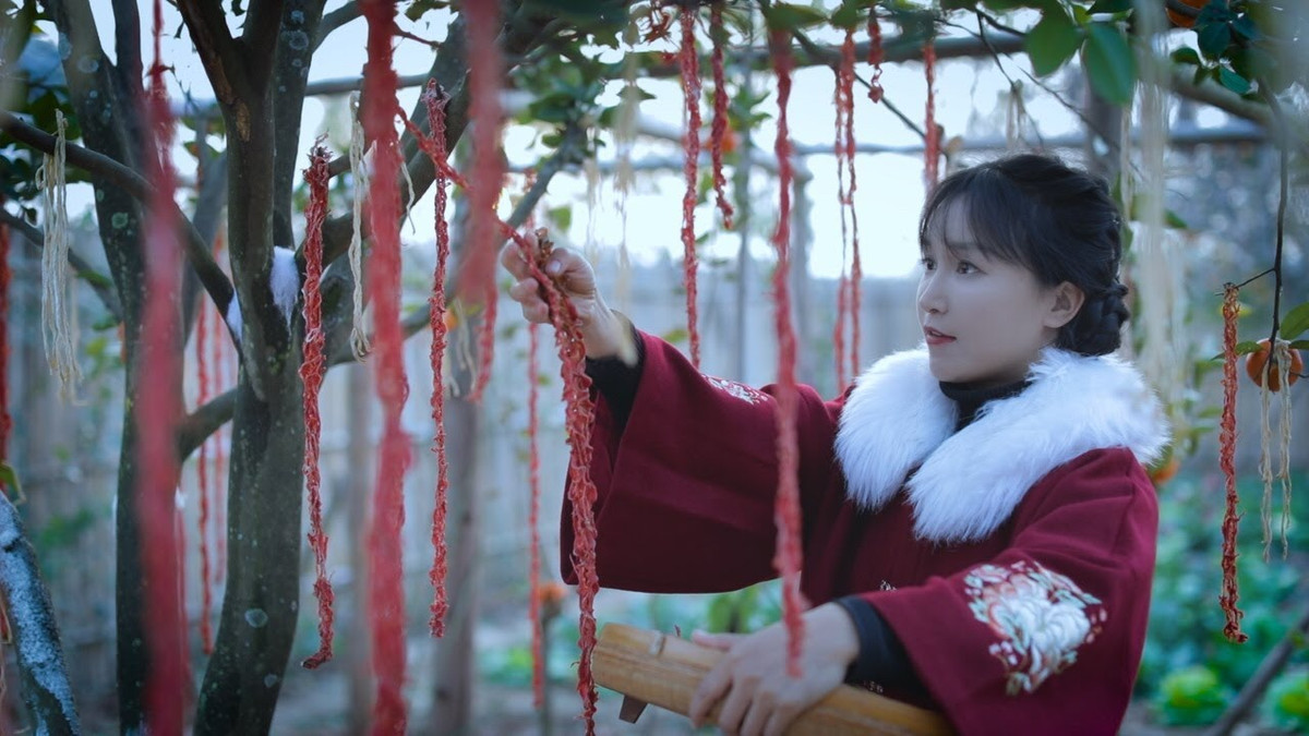 Các thước phim của cô nàng gây ấn tượng bởi những thước phim mộc mạc, hình ảnh và âm thanh được thu lại hoàn toàn tự nhiên, gợi cho người xem cảm giác bình dị, ấm áp.