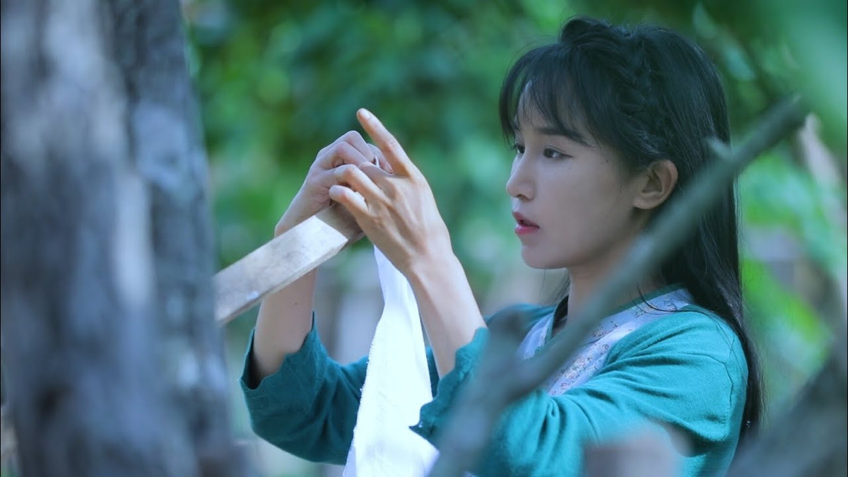 Sau vài năm làm việc, cô được xem là tỷ phú tự thân dưới 30 tuổi của Trung Quốc và tài sản lên tới hơn 7 triệu USD từ năm 2019.