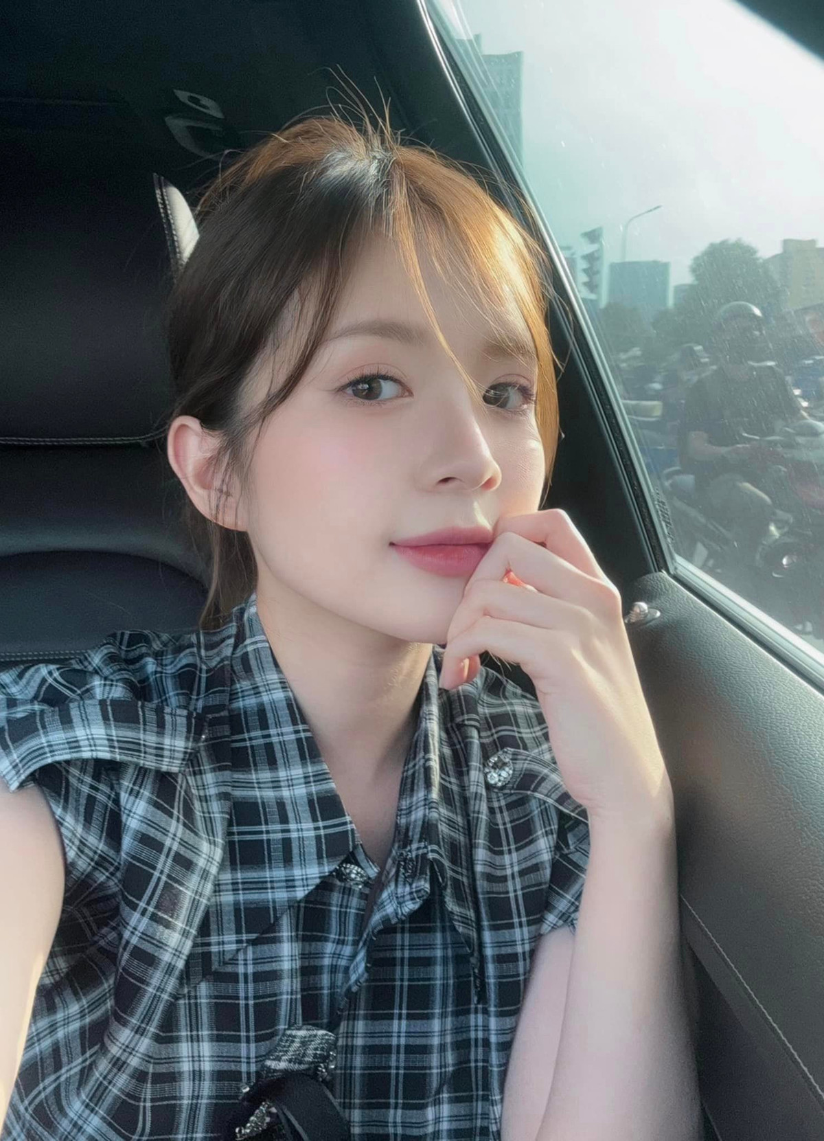 Hoàng Huyền cũng rất chuộng phong cách thoải mái, năng động và phóng khoáng khi đi chơi, du lịch.