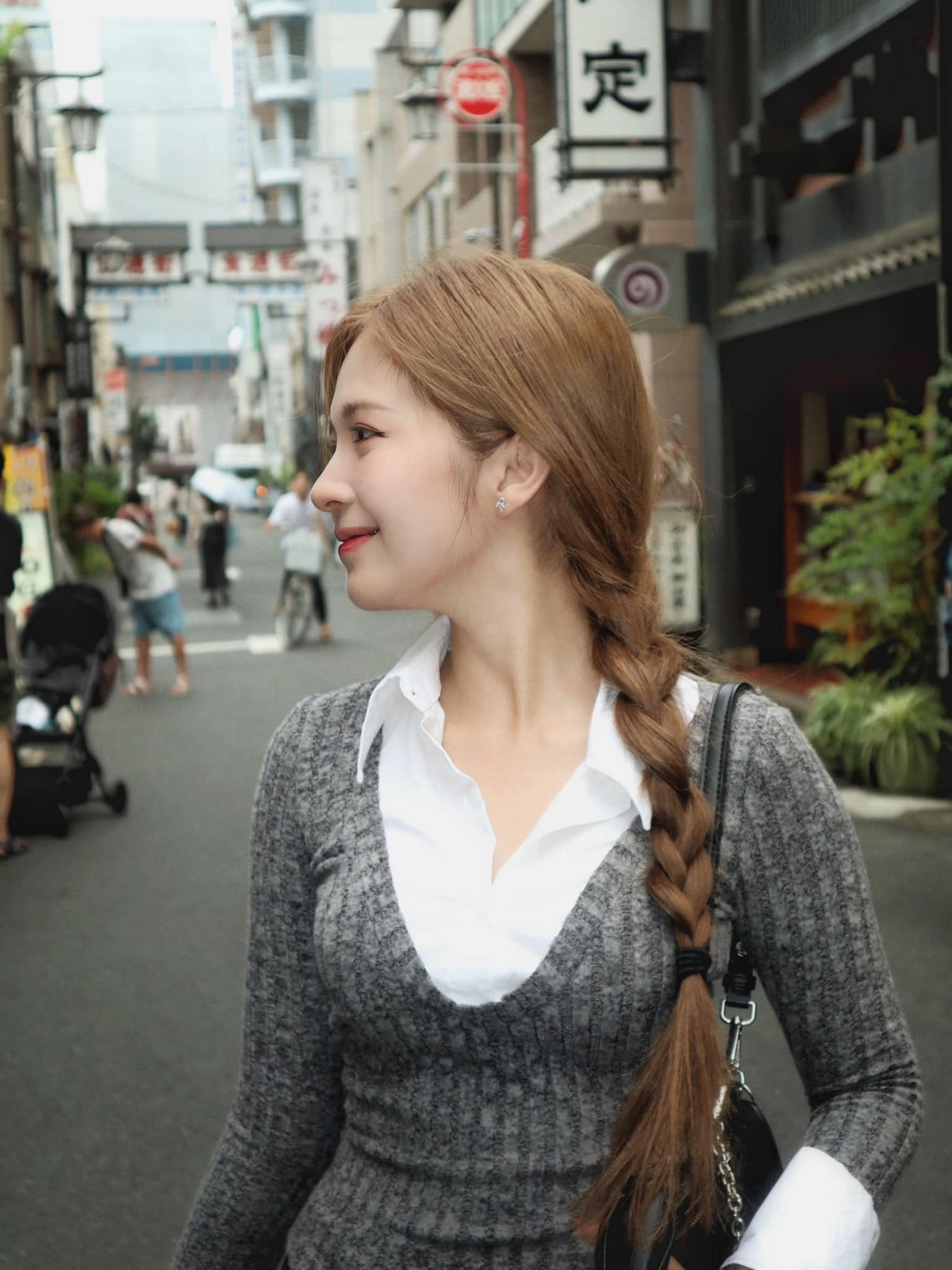 Hoàng Huyền là 1 trong 4 diễn viên chính của phim truyền hình "Chúng ta của 8 năm sau" phần 1. Với vai diễn cô giáo Nguyệt trẻ trung, tươi sáng và đáng yêu, Hoàng Huyền đã để lại nhiều ấn tượng trong lòng khán giả xem truyền hình.