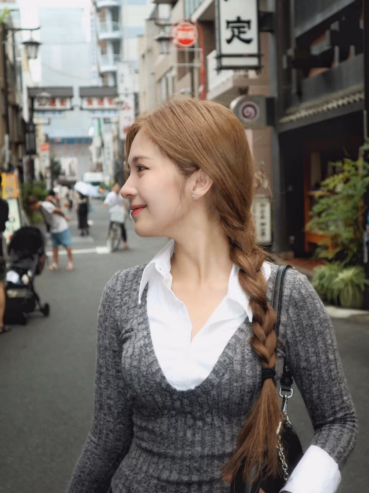 Hoàng Huyền là 1 trong 4 diễn viên chính của phim truyền hình "Chúng ta của 8 năm sau" phần 1. Với vai diễn cô giáo Nguyệt trẻ trung, tươi sáng và đáng yêu, Hoàng Huyền đã để lại nhiều ấn tượng trong lòng khán giả xem truyền hình.