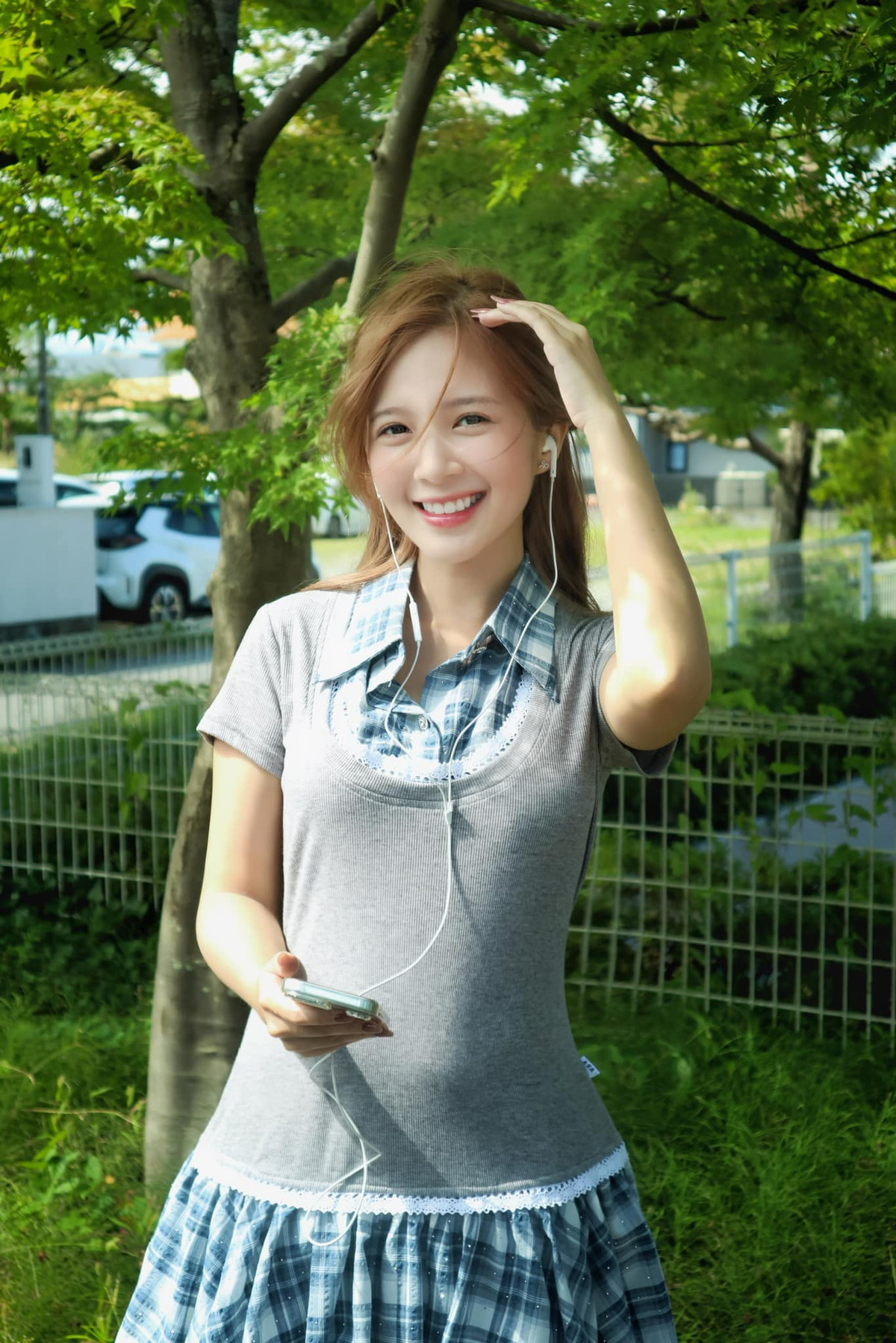 Dù chỉ cao vỏn vẹn 1m53 nhưng Hoàng Huyền lại sở hữu nhan sắc thanh thuần, ngọt ngào. Đặc biệt là nụ cười đốn tim người đối diện.