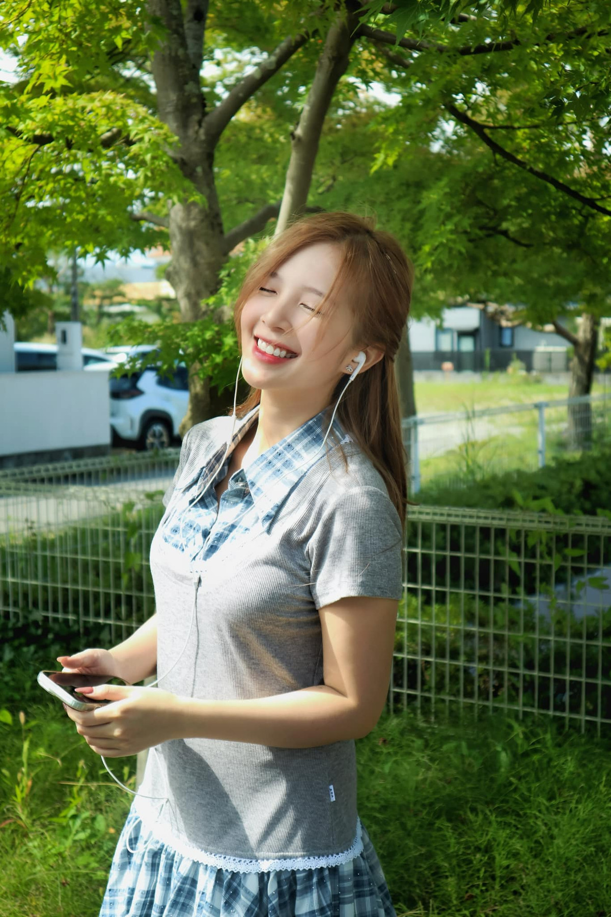 Sở hữu hình ảnh xinh xắn, trong trẻo, Hoàng Huyền thường được giao những vai diễn ngây thơ, trong sáng trong nhiều bộ phim như "Mặt nạ gương", "Ga ra hạnh phúc", "Những ngày không quên".