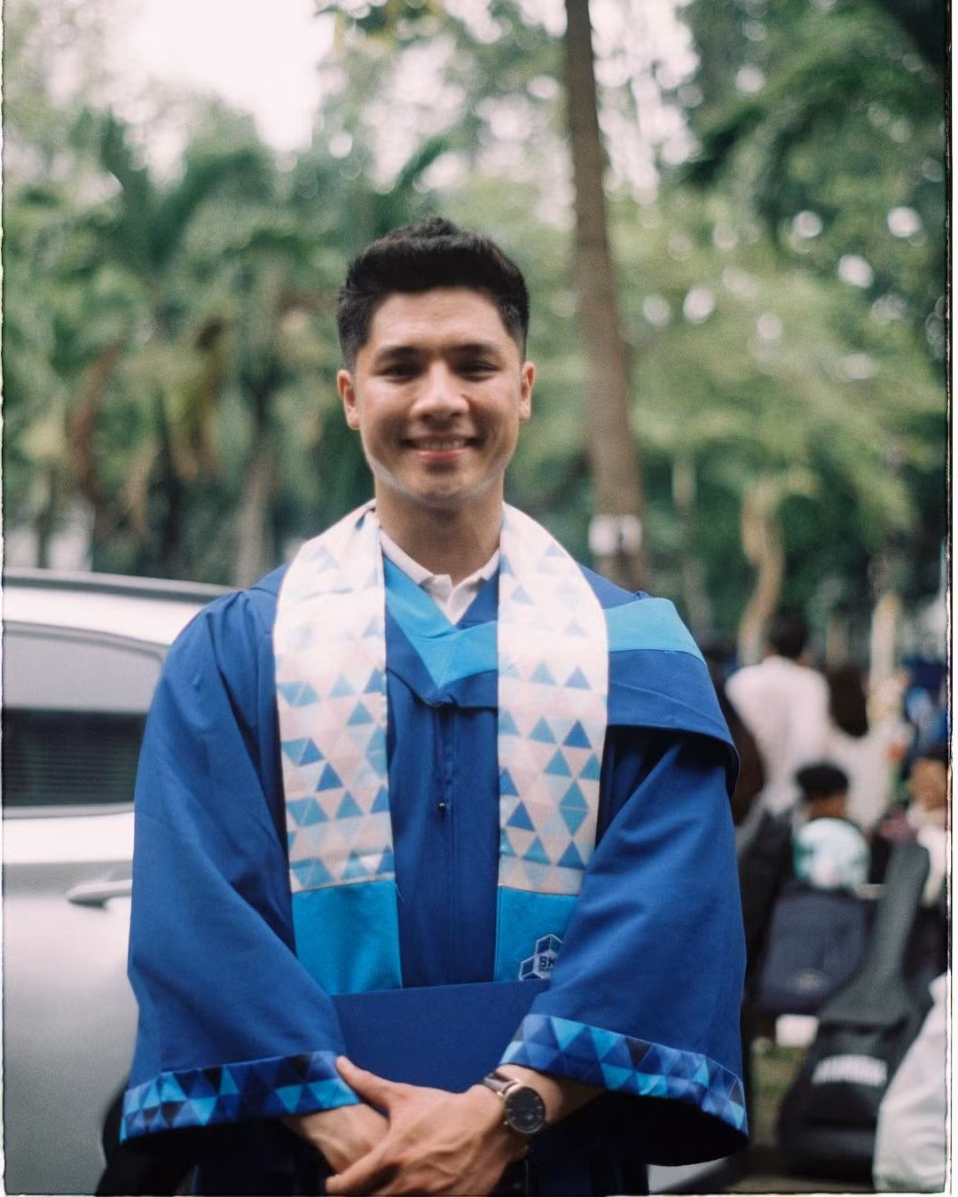 Chú rể Đồng Tháp cũng đang sở hữu một kênh TikTok với gần 100 nghìn lượt yêu thích, chuyên chia sẻ vlogs về cuộc sống đời thường và tips phối đồ cho nam giới.