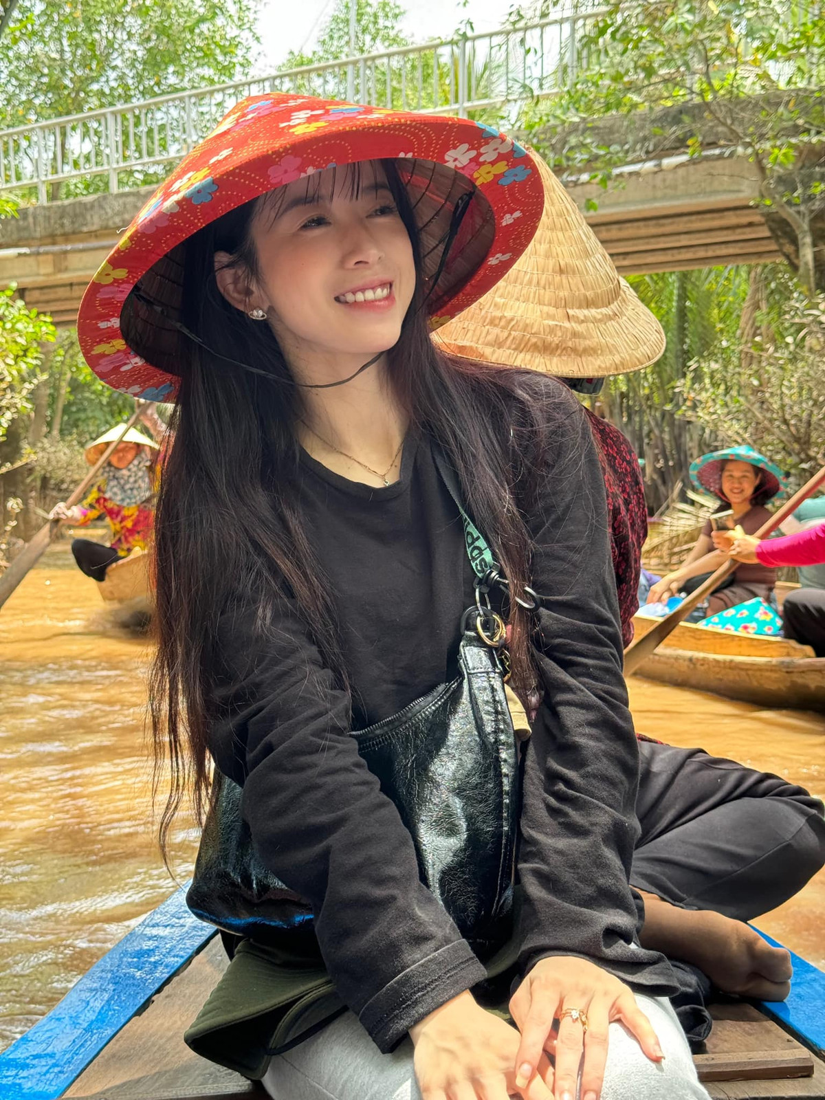 Châu Tuyết Vân sinh năm 1990, đã có 25 năm theo đuổi bộ môn Taekwondo với bảng thành tích ấn tượng gồm 8 Huy chương Vàng thế giới và 6 lần liên tiếp vô địch SEA Game. (Ảnh: FBNV)