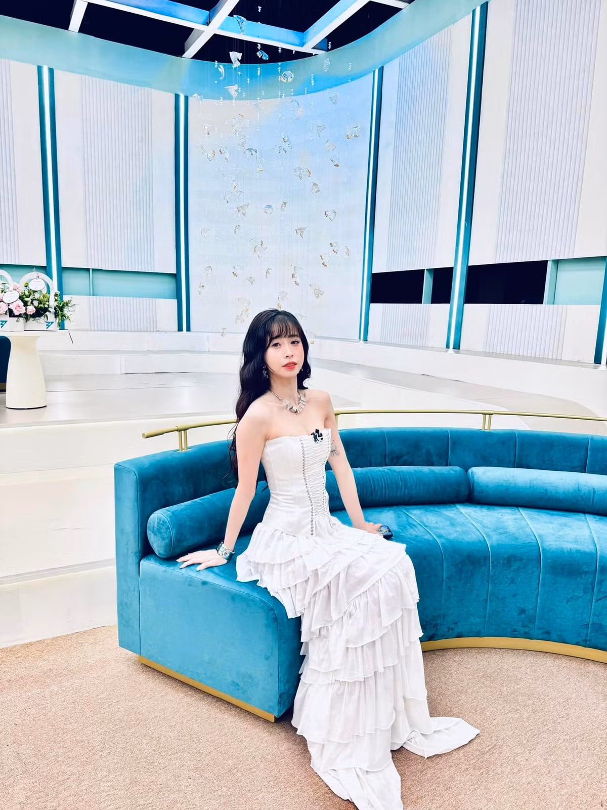 Trái ngược với bảng thành tích "kếch xù", Châu Tuyết Vân sở hữu vẻ ngoài nhỏ nhắn, đáng yêu.