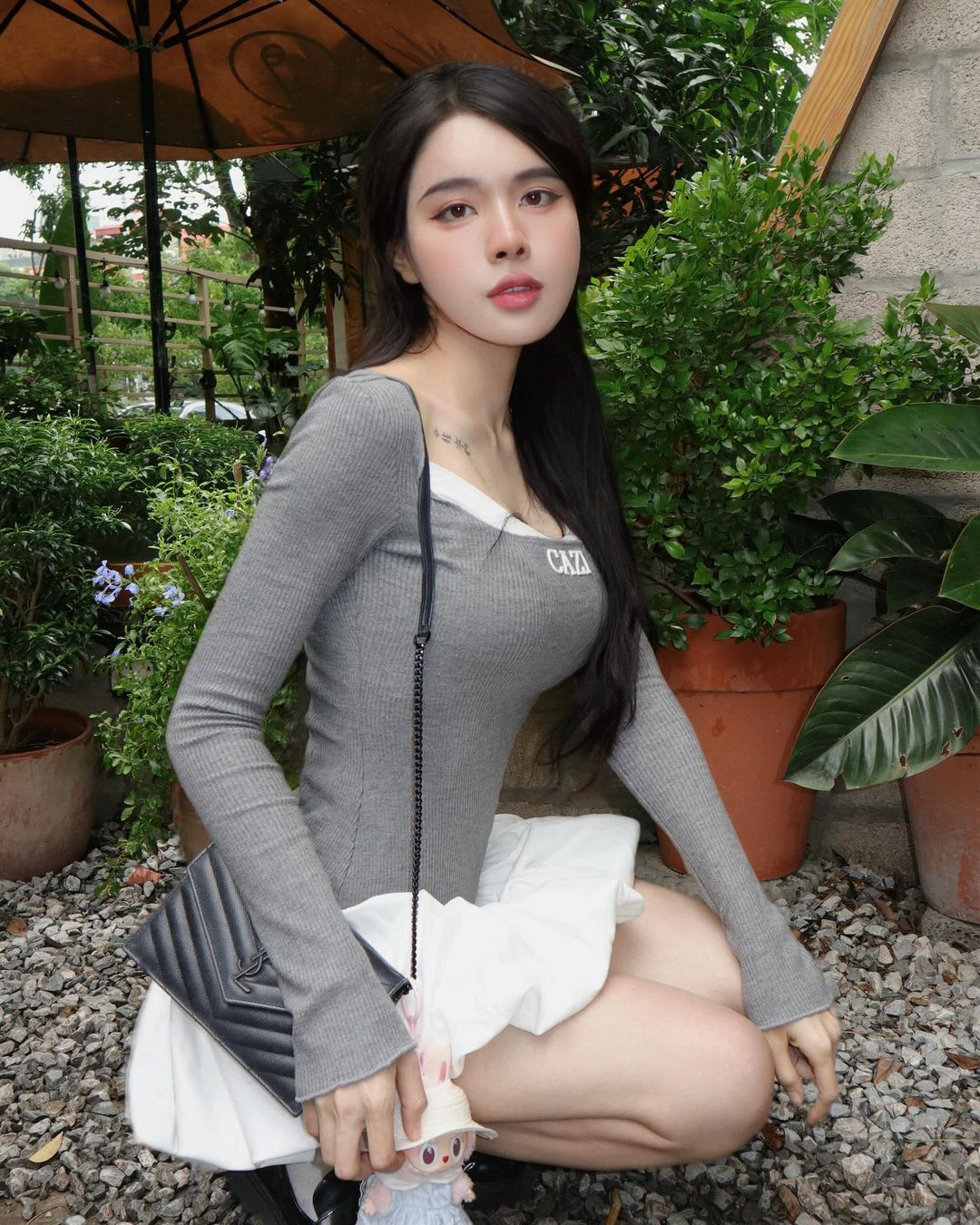 Nhờ hình thể đẹp đỉnh, bạn gái của Văn Thanh “cân” mọi kiểu trang phục. (Ảnh: IGNV)