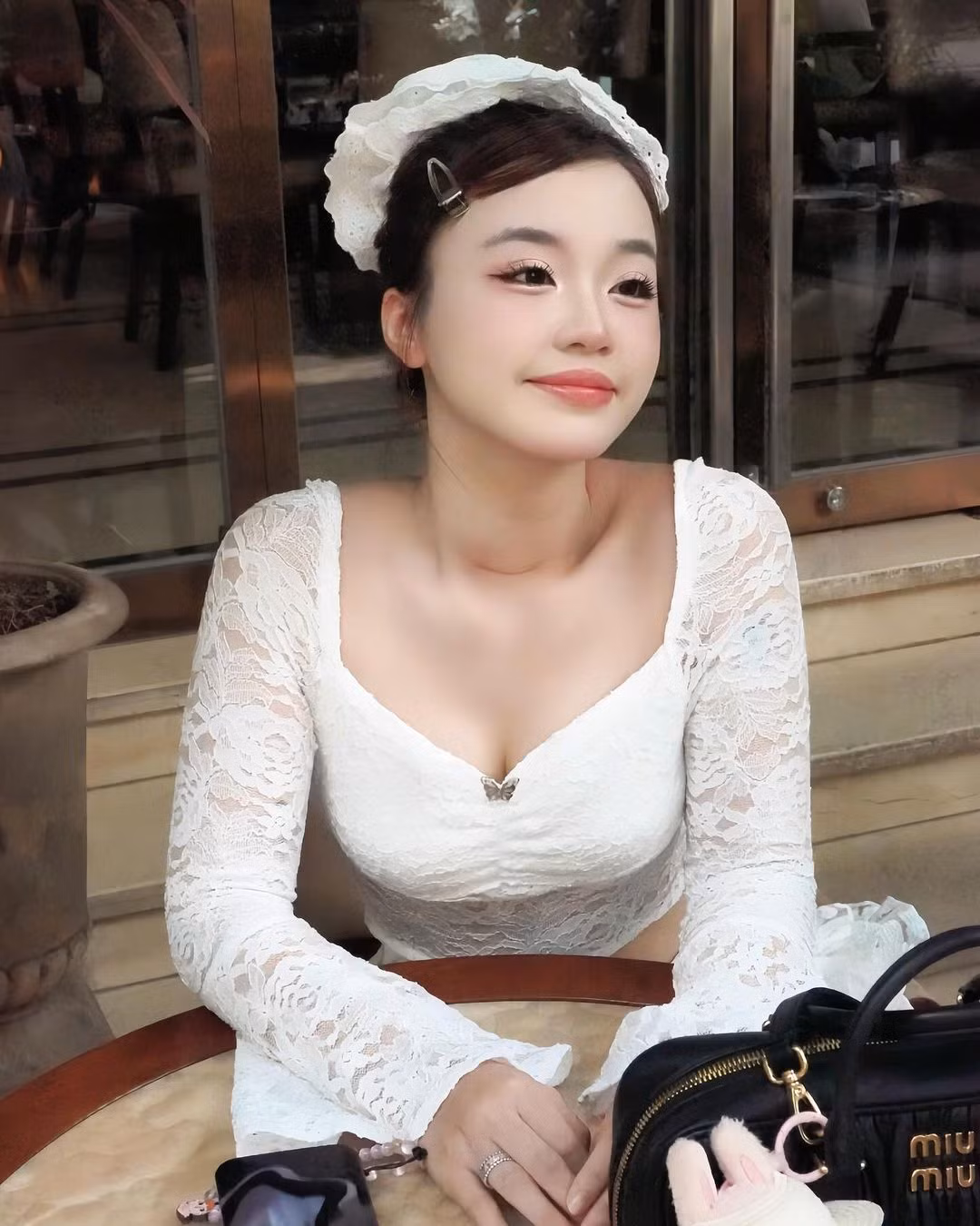 Pô nổi lên nhờ nhan sắc xinh xắn, cùng những video nhảy theo nhạc cực điệu nghệ.