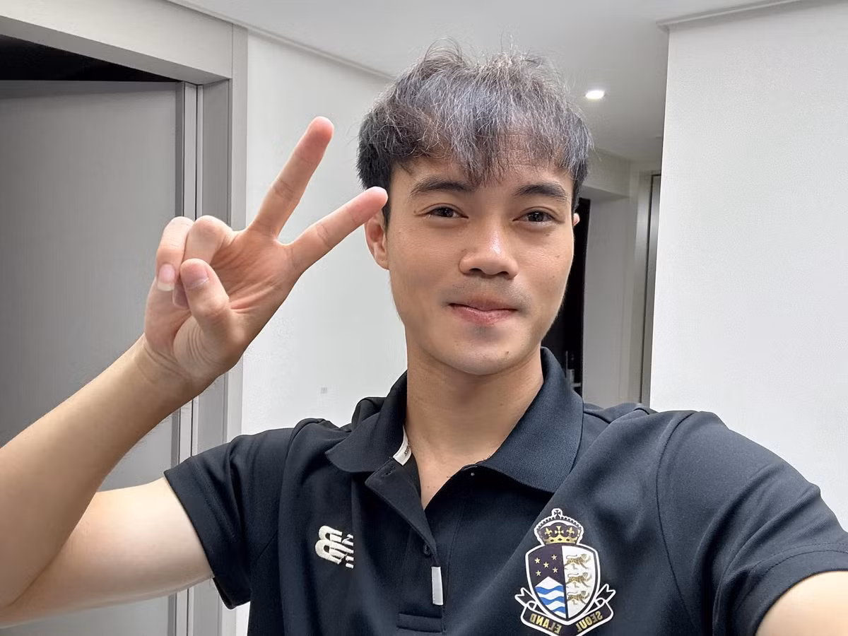 Ở tuổi 28, lứa cầu thủ Thường Châu năm ấy gần như đã yên bề gia thất, thế nhưng Văn Toàn vẫn đơn côi lẻ bóng. Nhiều người hâm mộ đều hi vọng anh chàng sẽ tìm được bóng hồng đồng hành. (Ảnh: FBNV)