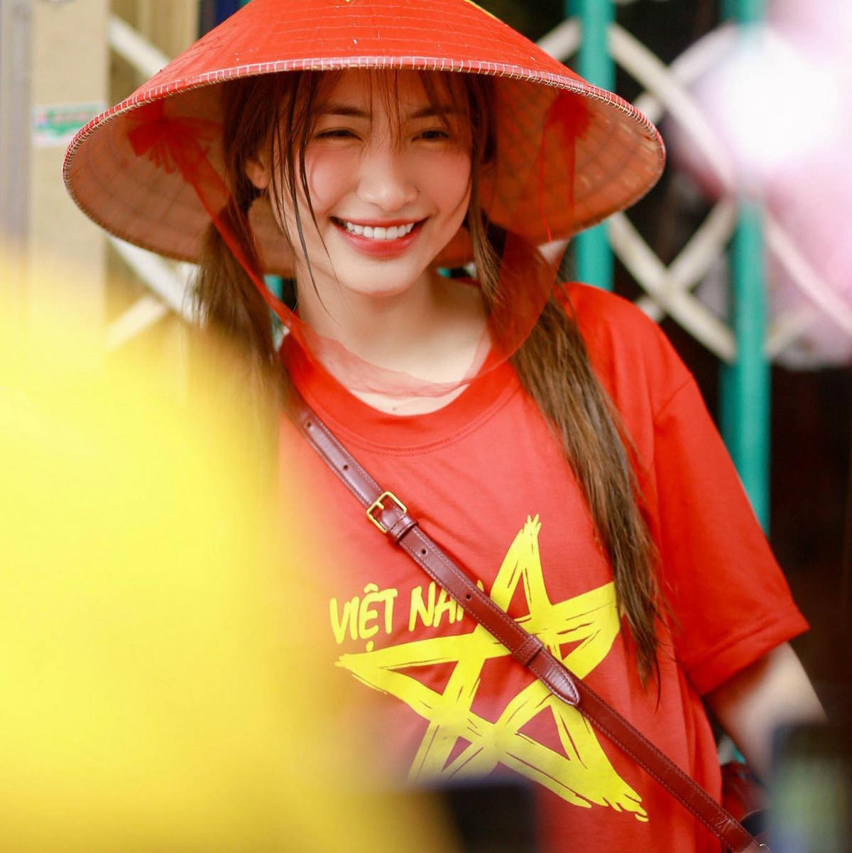 Nói thêm về cuộc sống của bé Bống, Hòa Minzy cho biết bé được học ở trường nội trú vào các ngày trong tuần và cuối tuần sẽ về với bà ngoại. Cô hiểu rằng có người thân bên cạnh vẫn là điều tốt nhất với bé.