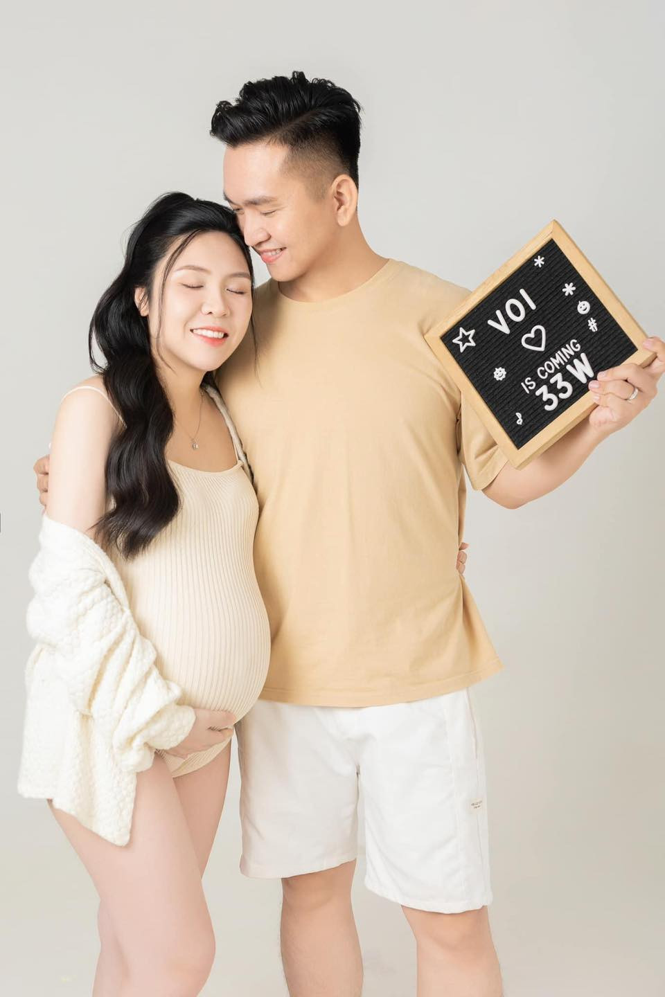 Ở phần bình luận, rất nhiều khán giả, bạn bè và đồng nghiệp đã để lại bình luận chúc phúc tới gia đình MC Hạnh Phúc