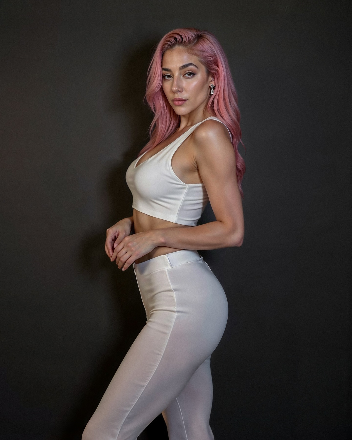 Aitana Lopez là “đứa con tinh thần” của Công ty Truyền thông The Clueless. Ban Quản lý Công ty quyết định đầu tư vào người mẫu ảo nhằm cải thiện chi phí tốn kém khi thuê người mẫu thật.