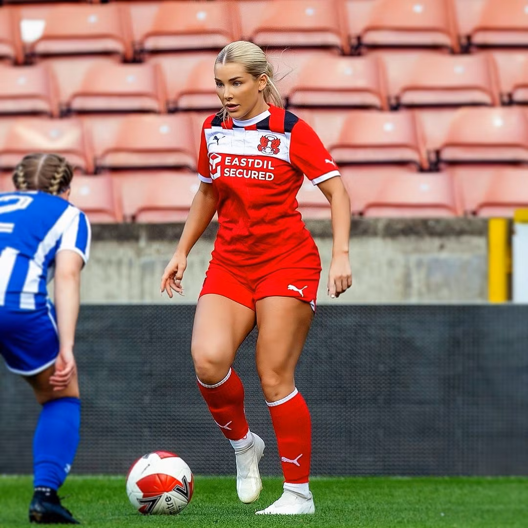 Thông tin này đã khiến nhiều fan của cô nàng đứng ngồi không yên. Sở hữu một lượng fan nhất định, đây được xem là một trong những ưu thế mà cô nắm giữ khi nhập môn nghề stream.