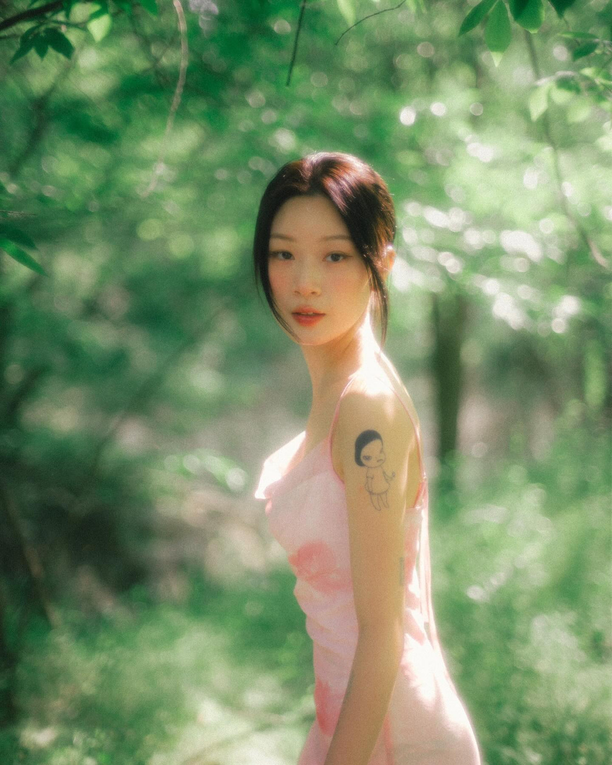 Gần đây Thạch Trang còn lấn sân sang lĩnh vực thời trang khi thường xuyên làm những video unbox, phối đồ. (Ảnh: IGNV)