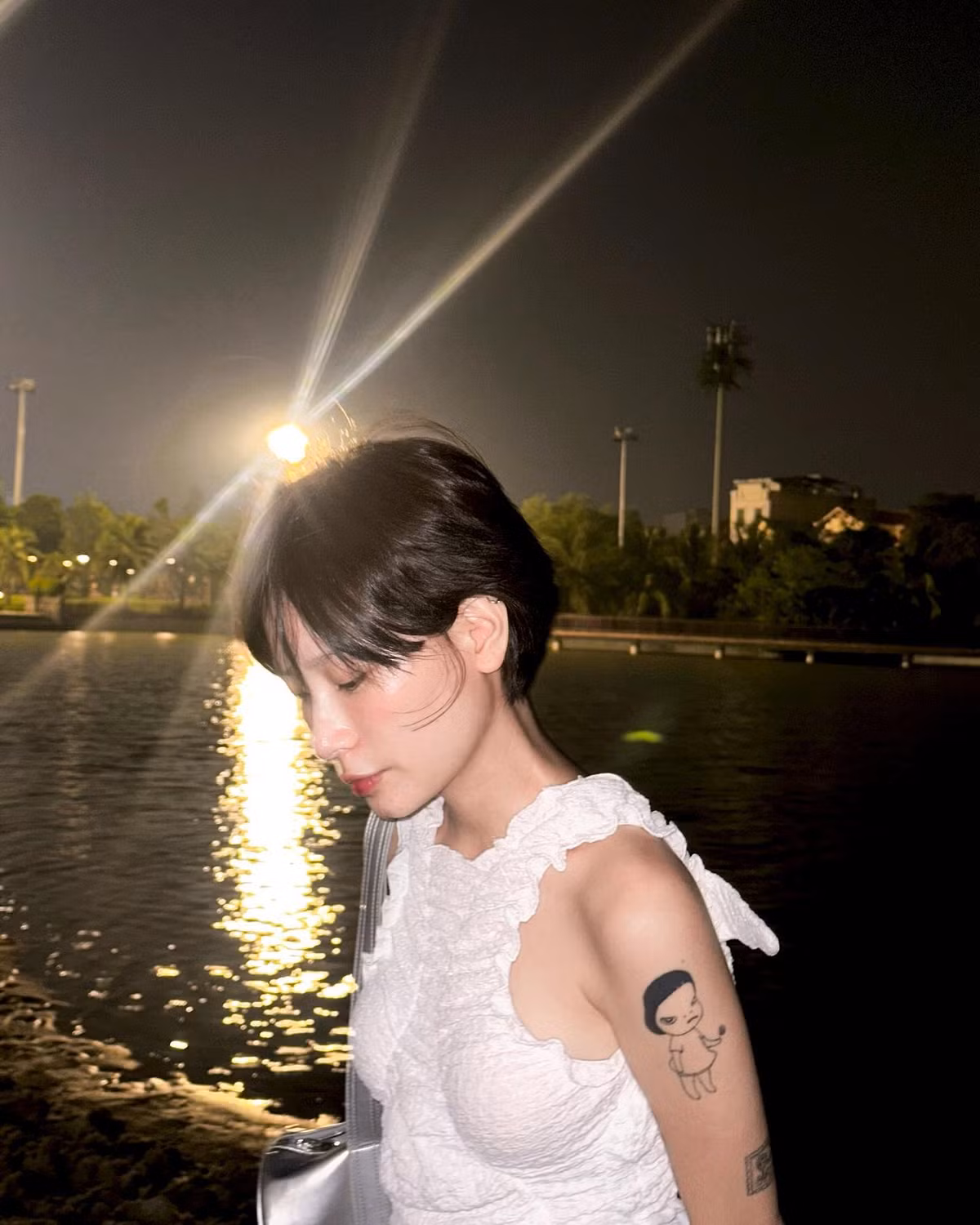 Gây ấn tượng với mái tóc quá vai cùng nhan sắc mạng vibe "chữa lành", mới đây cô nàng khiến nhiều người bất ngờ với lần "xuống tóc" của mình.