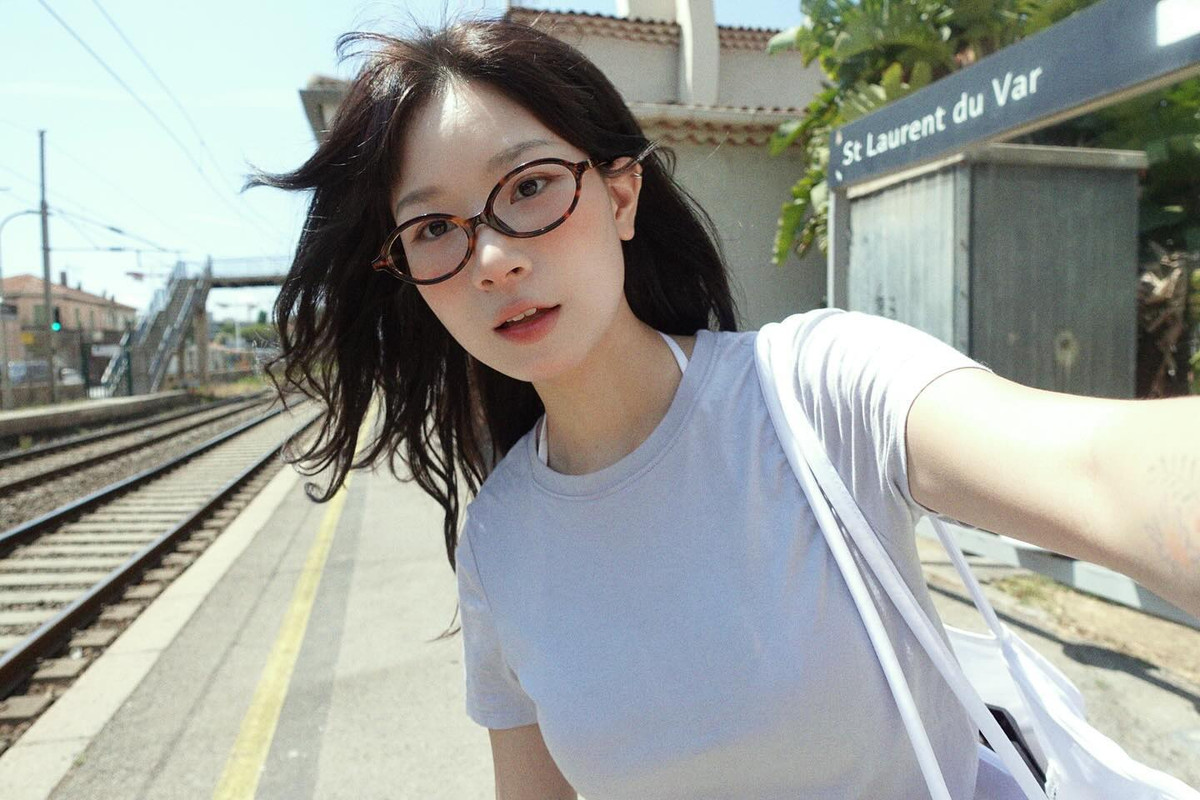 Thạch Trang tên thật là Thạch Nguyễn Phương Trang, sinh năm 1998 và là một du học sinh Đức chuyên ngành Marketing.