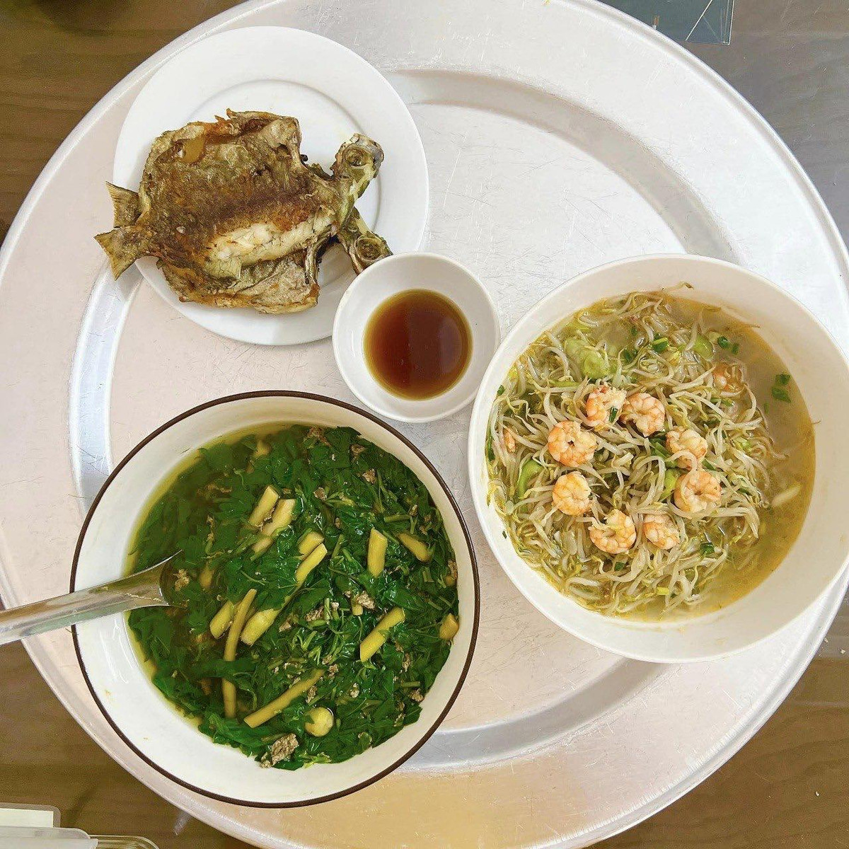 Cho đến hiện tại, khi em bé đã lớn hơn một chút, ông nội vẫn luôn là người đứng bếp, nấu những món thật ngon cho gia đình.