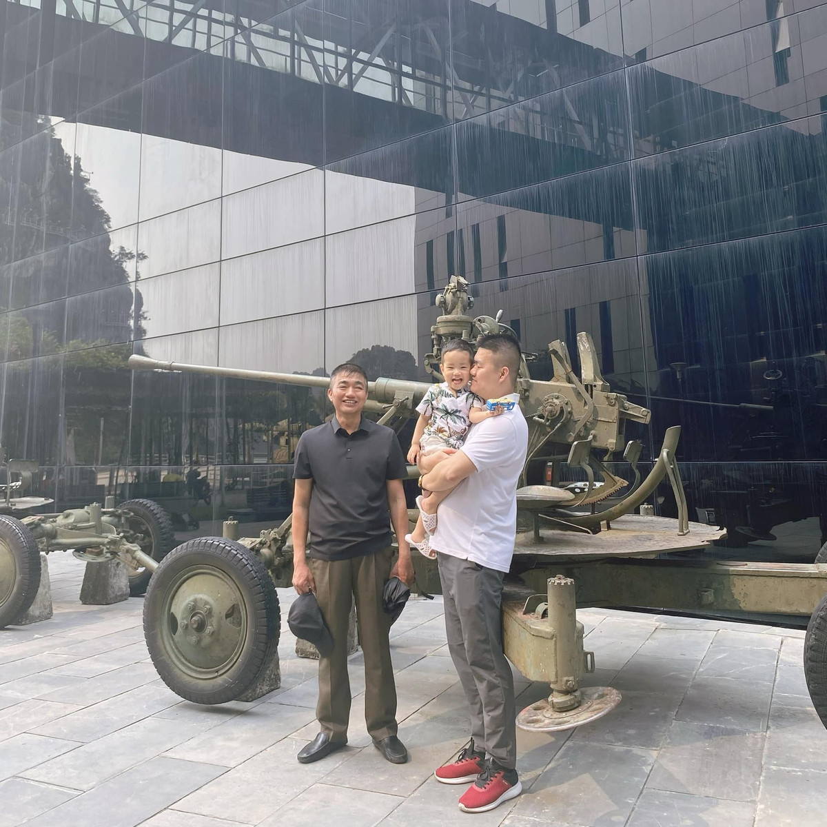 Được biết, nàng dâu "may mắn" đó là Hà Phương, đến từ Hải Phòng. Sau khi sinh con, chị Phương luôn nhận được sự quan tâm chu đáo của mọi người, đặc biệt là bố chồng.