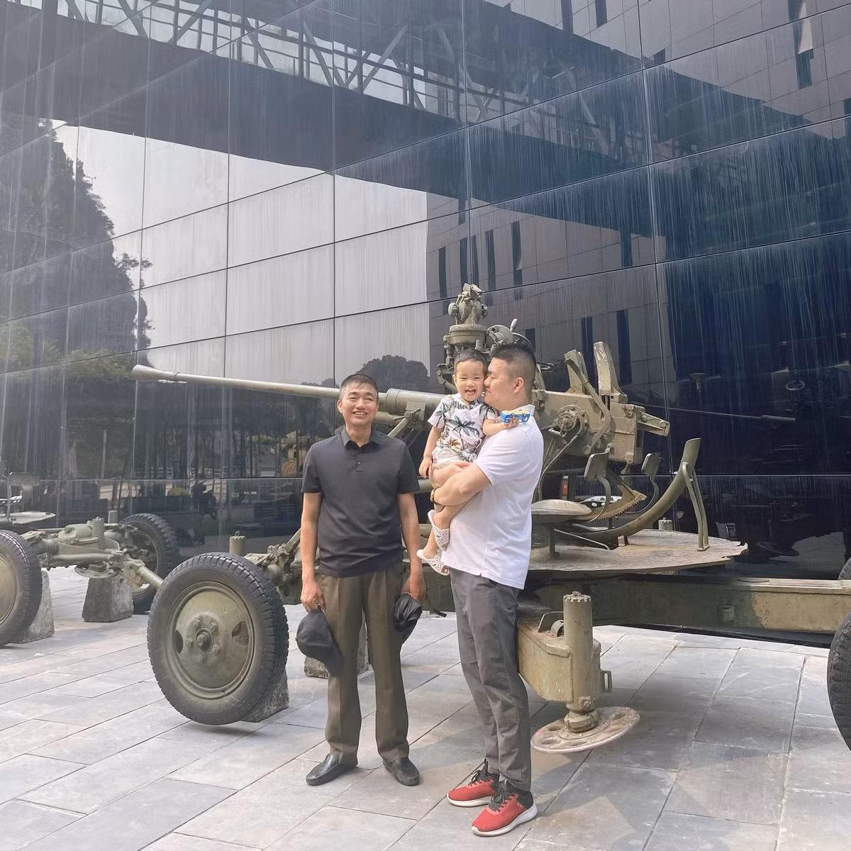 Được biết, nàng dâu "may mắn" đó là Hà Phương, đến từ Hải Phòng. Sau khi sinh con, chị Phương luôn nhận được sự quan tâm chu đáo của mọi người, đặc biệt là bố chồng.