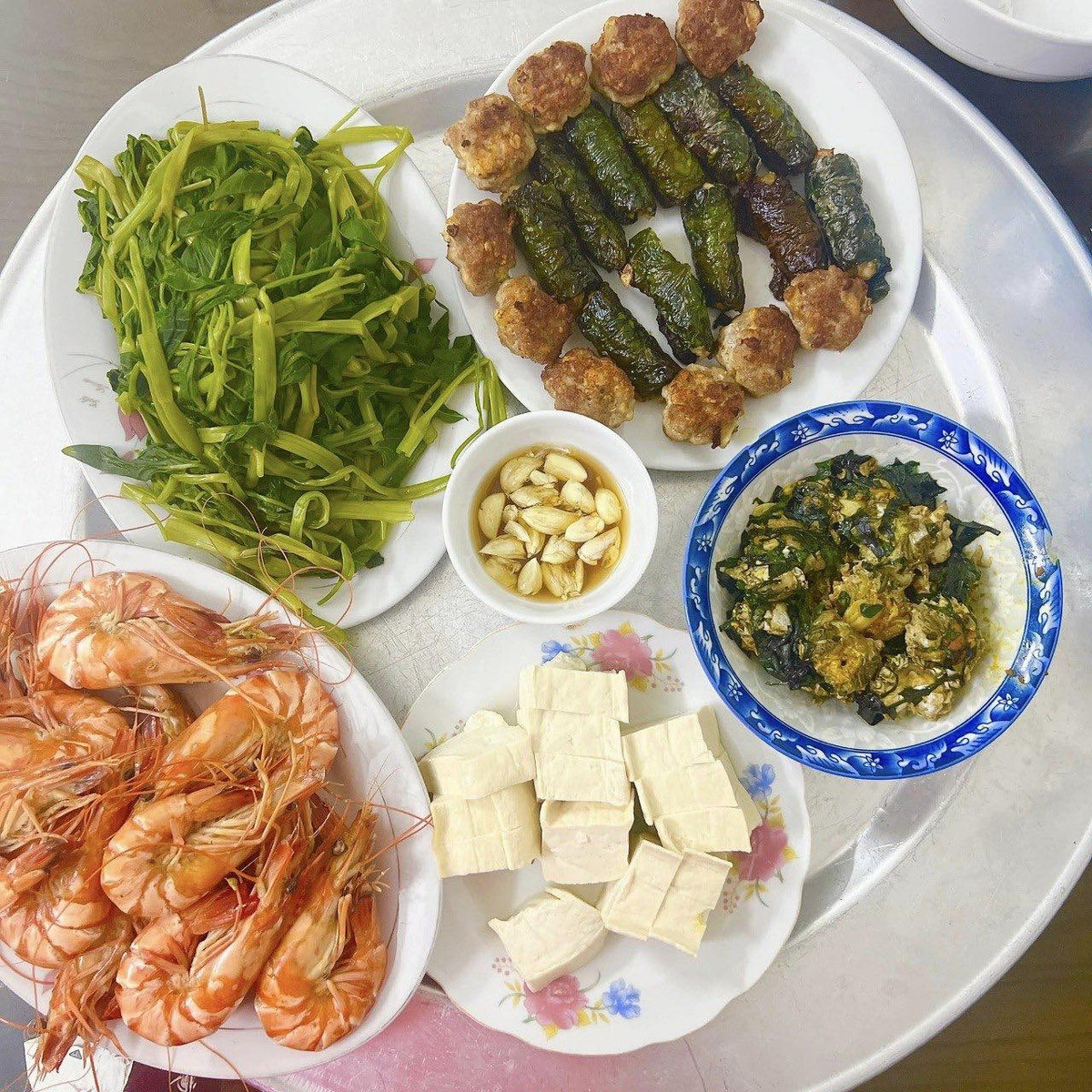 Các món ăn cũng được chế biến trông cực kỳ bắt mắt. (Ảnh: FBNV)