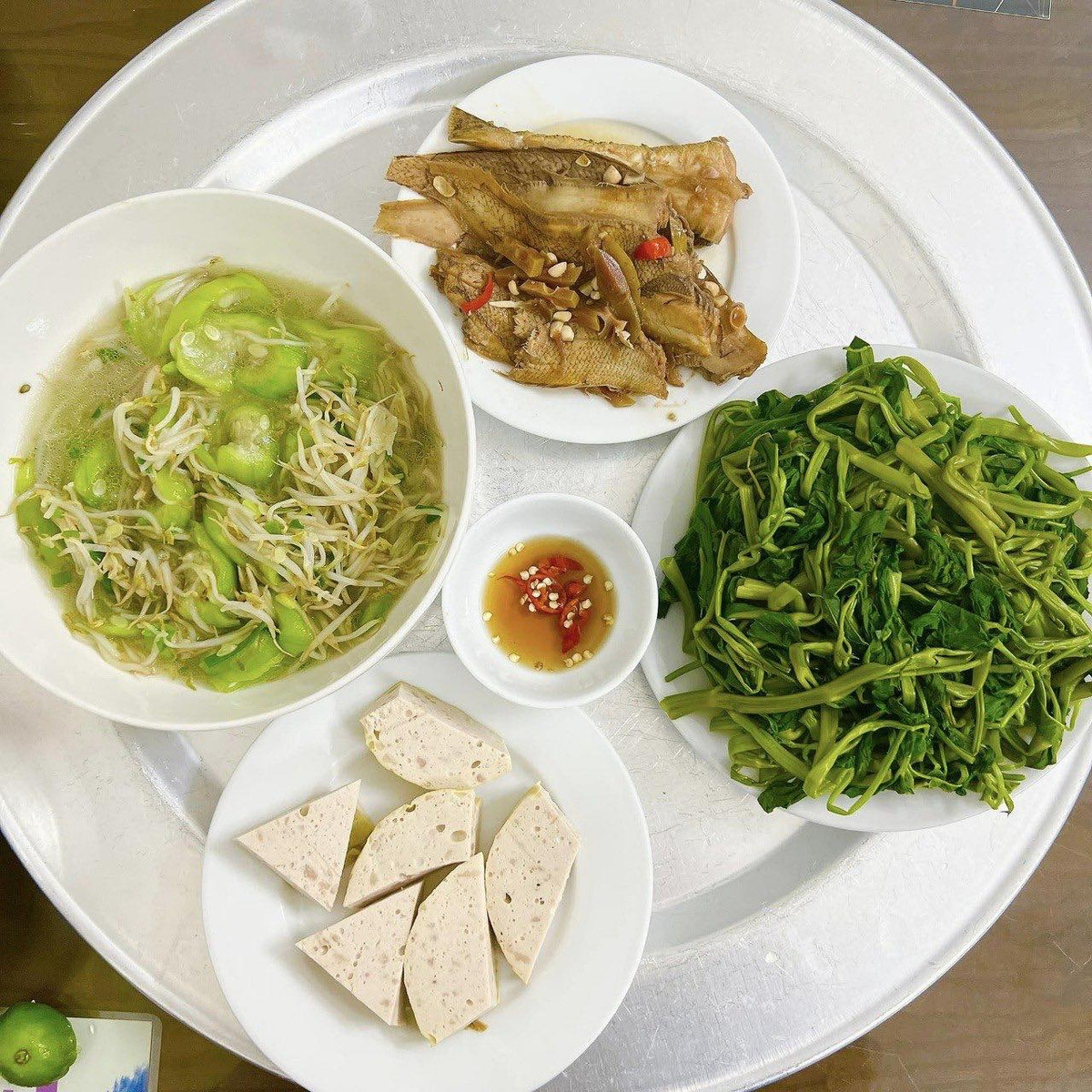 Bà mẹ 9x vẫn thường gọi bố là "bố chồng quốc dân" bởi thực đơn lúc nào cũng ngon, đủ dinh dưỡng: "Mình thấy may mắn và hạnh phúc khi được làm con dâu của bố, và con sẽ luôn ghi nhớ sự yêu thương và những gì bố đã làm cho gia đình" - mẹ bỉm tâm sự.