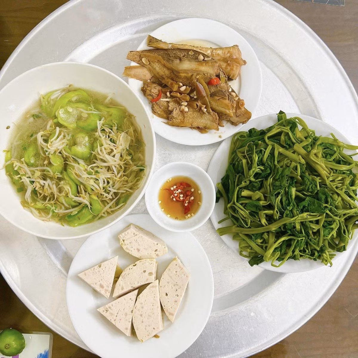 Bà mẹ 9x vẫn thường gọi bố là "bố chồng quốc dân" bởi thực đơn lúc nào cũng ngon, đủ dinh dưỡng: "Mình thấy may mắn và hạnh phúc khi được làm con dâu của bố, và con sẽ luôn ghi nhớ sự yêu thương và những gì bố đã làm cho gia đình" - mẹ bỉm tâm sự.