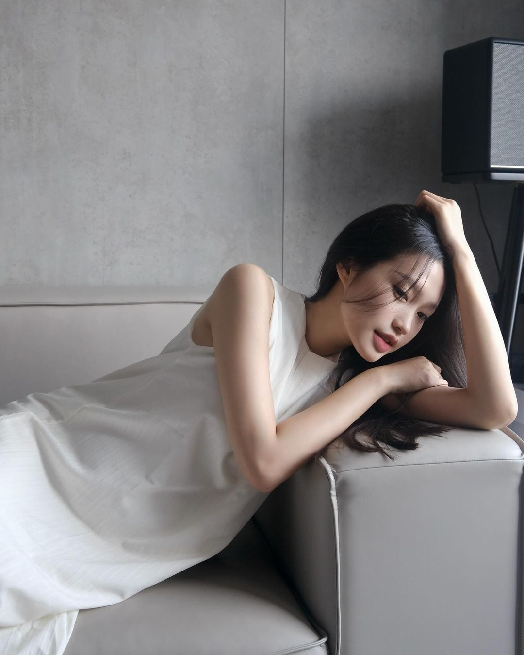 Tuy nhiên từ sau khi lấy chồng, sinh con, bà xã Đoàn Văn Hậu đã phần nào hạn chế hơn trong việc mặc những trang phục hở bạo, phô diễn đường cong.