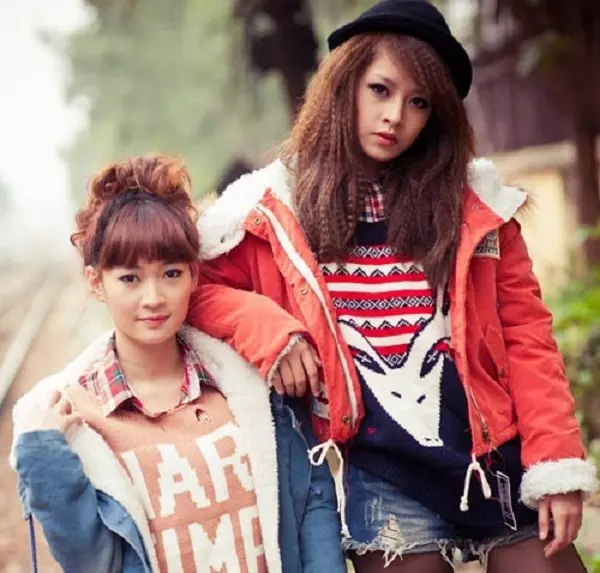 Cô nàng từng được mệnh danh là "nữ thần" trong lòng nhiều nam thanh niên mới lớn ngày xưa. Là một hot girl Hà thành chính hiệu, Sun HT ngày xưa có phong cách ăn mặc chuẩn "girl phố" sành điệu.