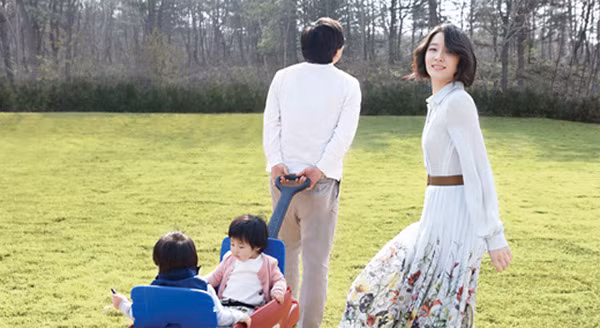 Sau khi kết hôn, vợ chồng Lee Young Ae chuyển từ khu Hannam-dong tới sống tại vùng nông thôn Yangpyeong, Gyeonggi.