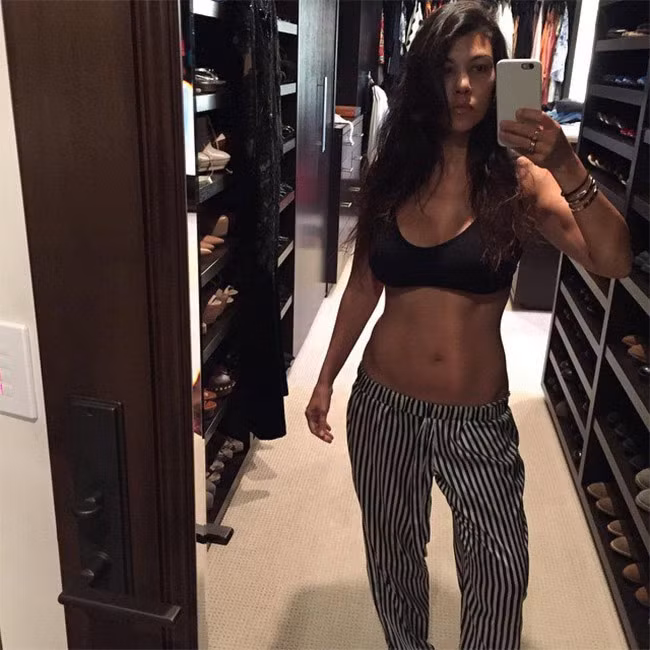 Trải qua ba lần sinh nở nhưng Kourtney Kardashian khiến ai nấy phải trầm trồ ghen tị vì vòng 2 quá tuyệt của cô.