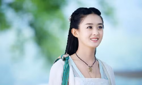 Cùng sinh năm 1987 với Lưu Diệc Phi, nữ diễn viên Triệu Lệ Dĩnh được biết đến là một trong những tiểu hoa đán hàng đầu xứ Trung hiện nay.