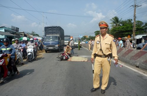 Những vụ tai nạn giao thông thảm khốc tuần qua (25/10 - 31/10/2015) - Hình 7 Nhung vu tai nan giao thong tham khoc tuan qua (25/10 - 31/10/2015)-Hinh-7
