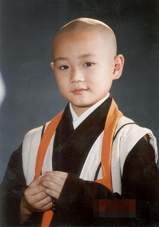 Hòa thượng tiếp tục tu hành, học tập và vượt qua các bài kiểm tra khác. Khi thông qua các kiểm tra, họ sẽ có nốt chấm bằng hương thứ hai trên đỉnh đầu. Nốt chấm này là "lạc phúc", mang ý nghĩa rằng người đó không thể tận hưởng phúc lành và lạc thú của nhân gian. Cứ như vậy, hòa thượng tu hành đắc đạo thì số chấm trên đỉnh đầu sẽ càng nhiều.