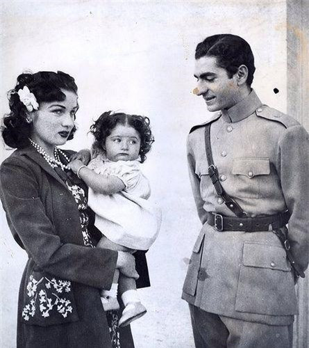 Do vậy, tình cảm vợ chồng giữa nhà vua Mohammad Reza Pahlavi và hoàng hậu Fawzia Fuad ngày càng lạnh nhạt, xa cách. Cuối cùng, ông hoàng Iran có tình nhân.