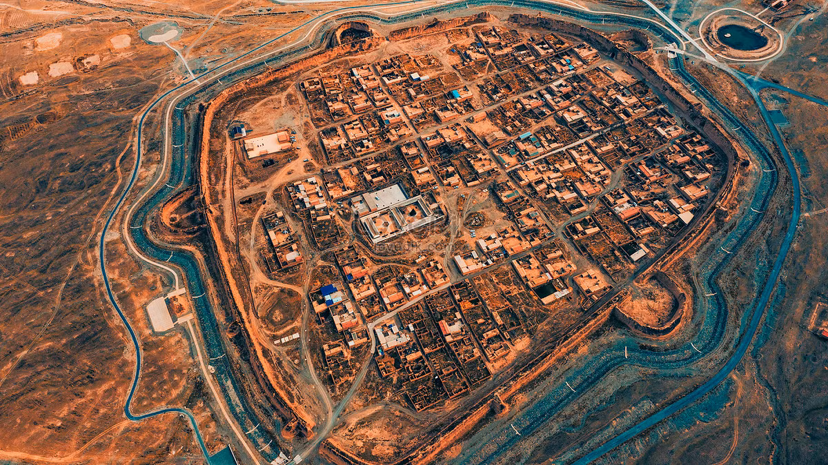 Bao quanh pháo đài Yongtai là một con hào. Thêm nữa, công trình quân sự này còn có nhiều tháp đèn hiệu trải dài hàng chục km về phía Bắc và phóa Nam.