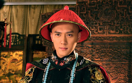 Không những vậy, hoàng tử Dận Lễ còn được anh trai là hoàng tử Dận Chân - người sau này trở thành hoàng đế Ung Chính tin tưởng, thương yêu. Sau khi kế thừa ngai vàng từ vua cha, vua Ung Chính phong cho em trai Dận Lễ lên làm Quả Quân Vương.