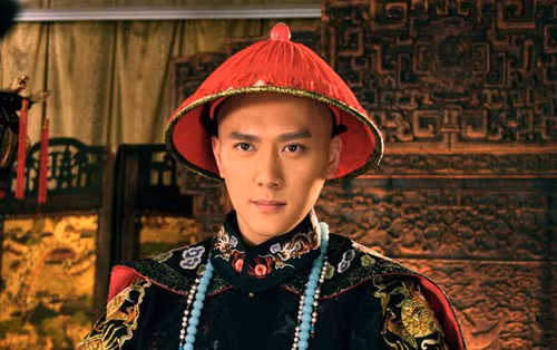 Không những vậy, hoàng tử Dận Lễ còn được anh trai là hoàng tử Dận Chân - người sau này trở thành hoàng đế Ung Chính tin tưởng, thương yêu. Sau khi kế thừa ngai vàng từ vua cha, vua Ung Chính phong cho em trai Dận Lễ lên làm Quả Quân Vương.