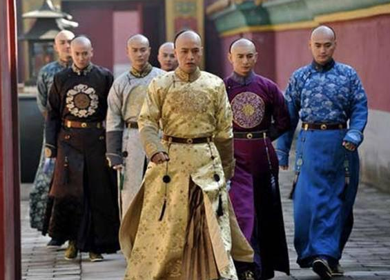 Về sau, các chuyên gia khảo cổ tới kiểm tra lăng mộ của hoàng tử Dận Lễ và đau xót thấy quan tài chứa di hài bị xê dịch và đồ tùy táng bị lấy đi gần hết.